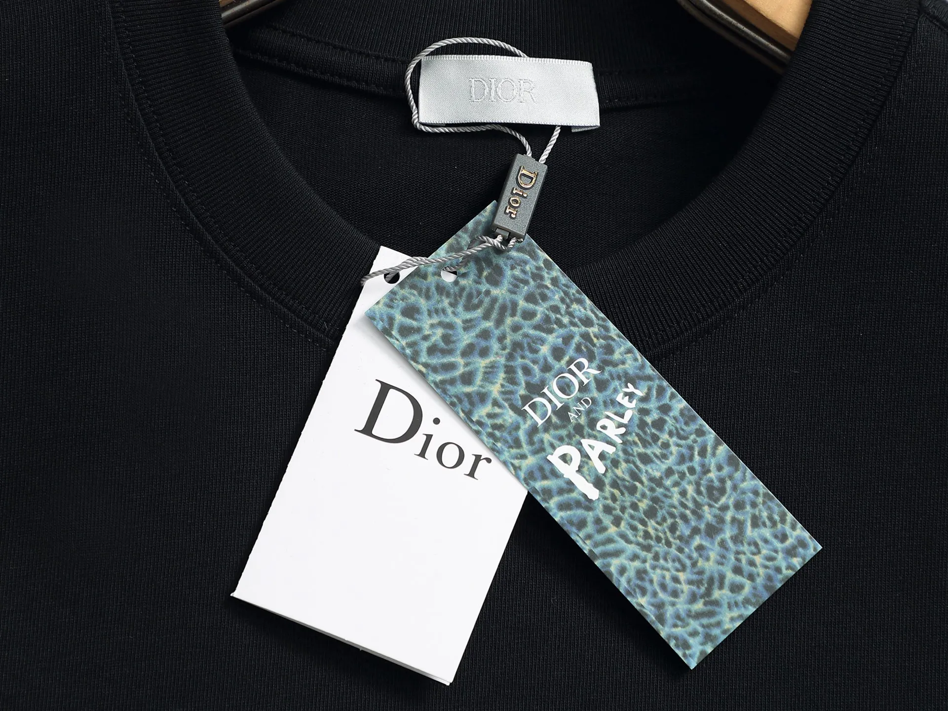 DIOR CD Logo 🪡 ， Retro Same Style Versatile : Black White Size：S M L XL