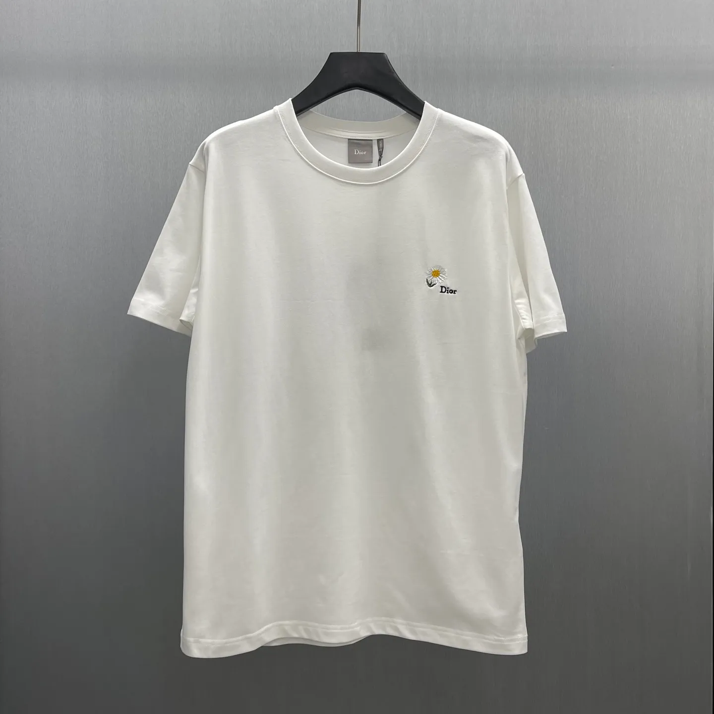 CD 🌼 T Size : S-XL Series ， Dior 。 White ， ， Dior 。 ， 。