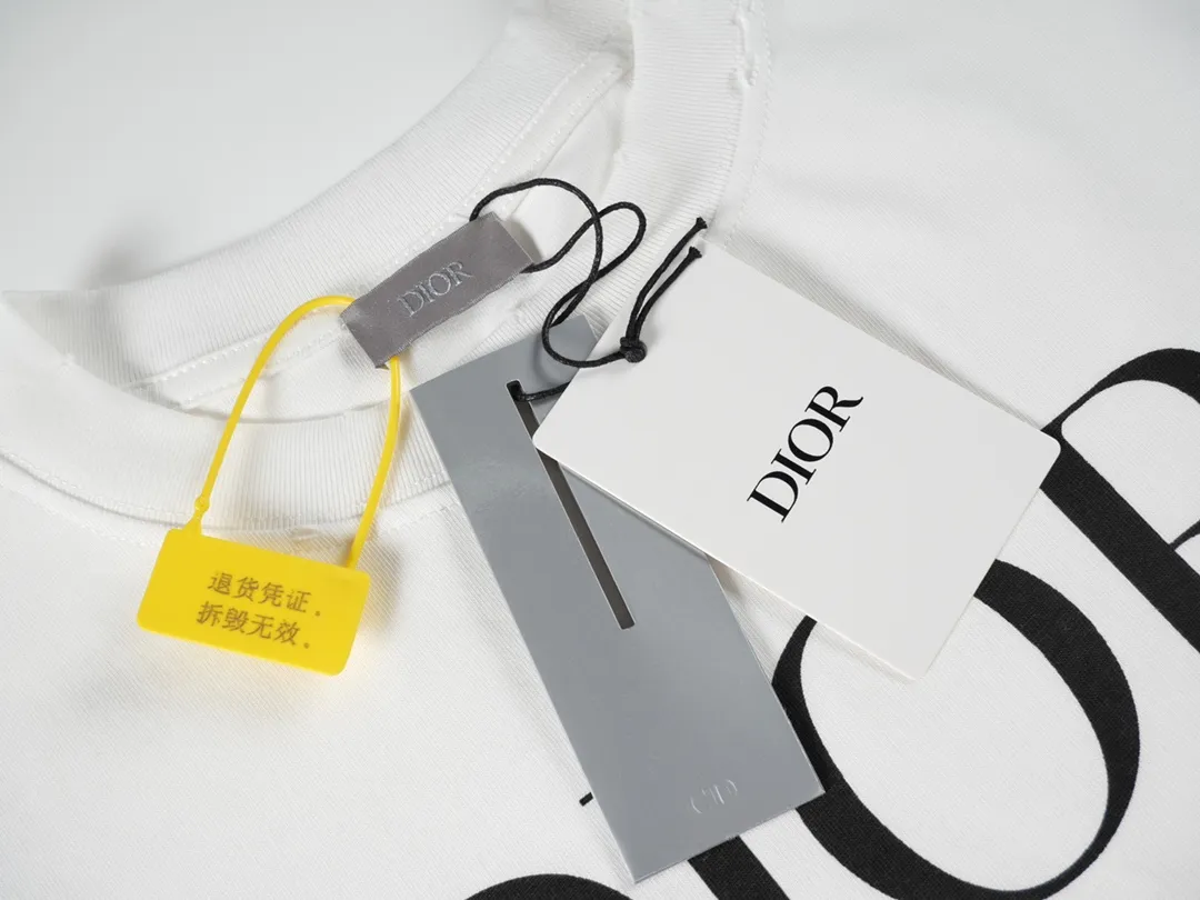 （ ➕5） CD 2024New Arrival 47 T ： （ T White） 【10s 】，【 g】， Y 【 】， 【 + 】 ， 【 】， 【 CD 】， 【 】， 【 】。 Sizes：XS S M L