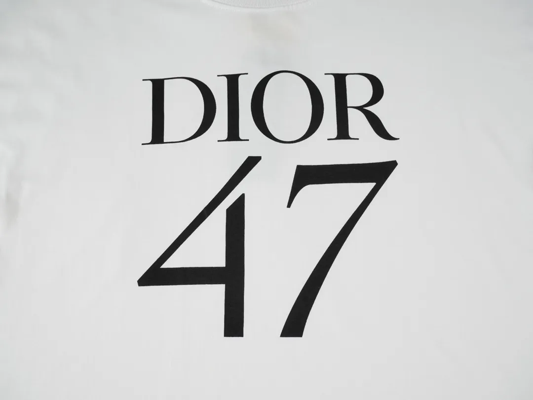 （ ➕5） CD 2024New Arrival 47 T ： （ T White） 【10s 】，【 g】， Y 【 】， 【 + 】 ， 【 】， 【 CD 】， 【 】， 【 】。 Sizes：XS S M L