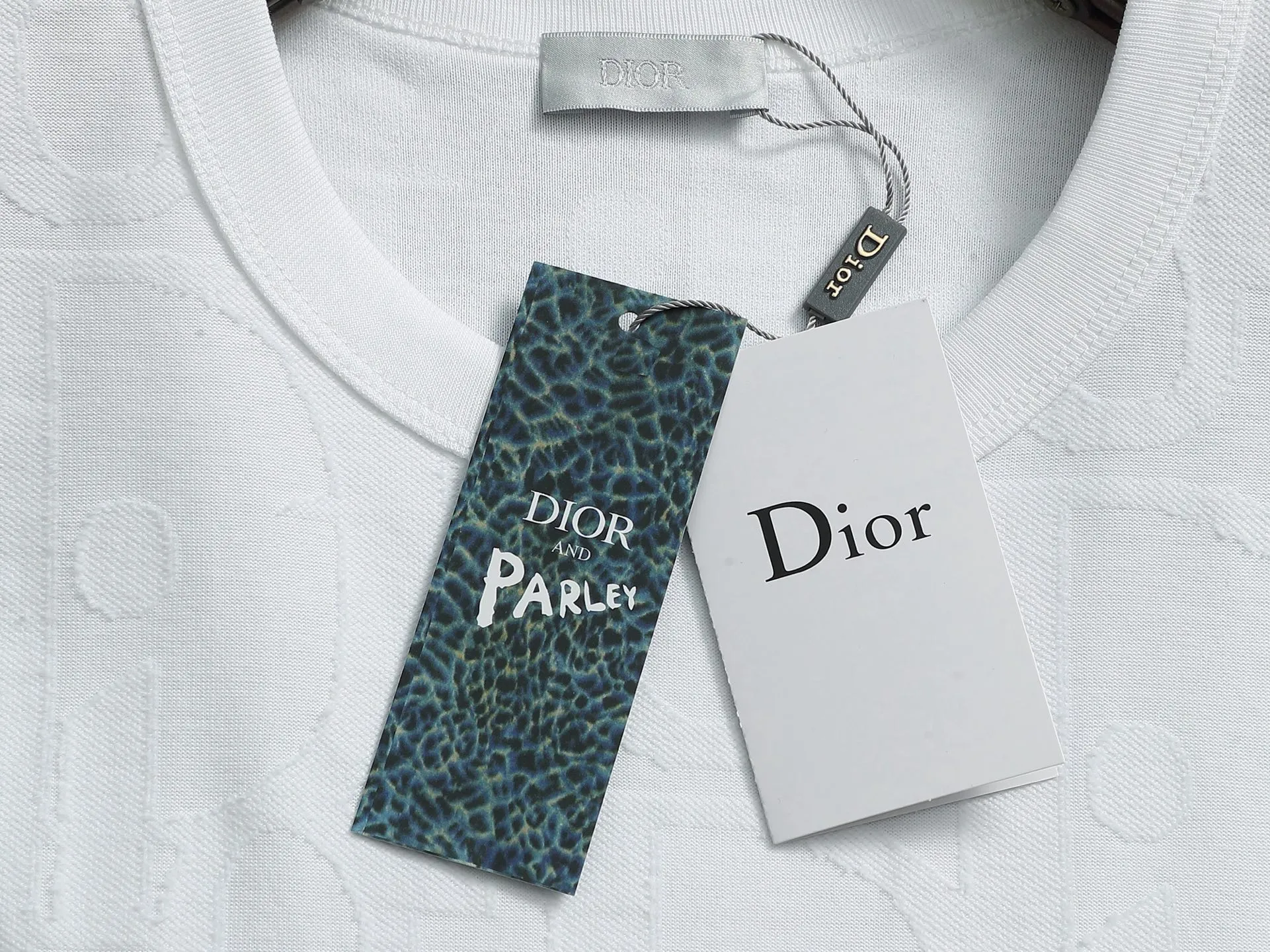 DIOR Logo 🪡 ， Retro Same Style Versatile : Black White Size：S M L XL