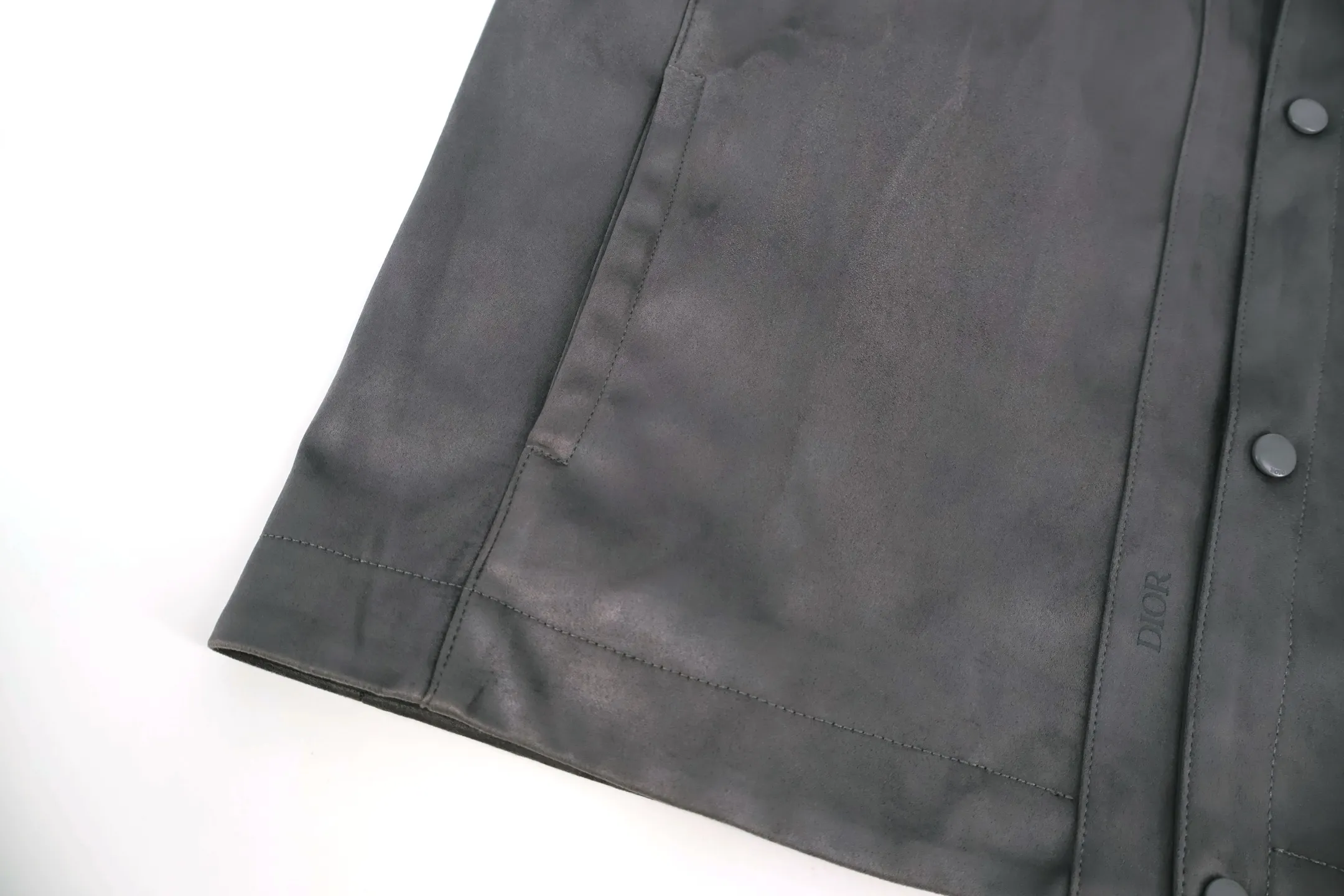 CD （Gray） 36,000 ， ， 50 ， 101 ， Cowhide Leather ， ， ， 。 Classic ， ， 0.3×6cm 14mm ， 10mm 。 ， 。 ， Classic 。 ， 。 Size:48-50-52