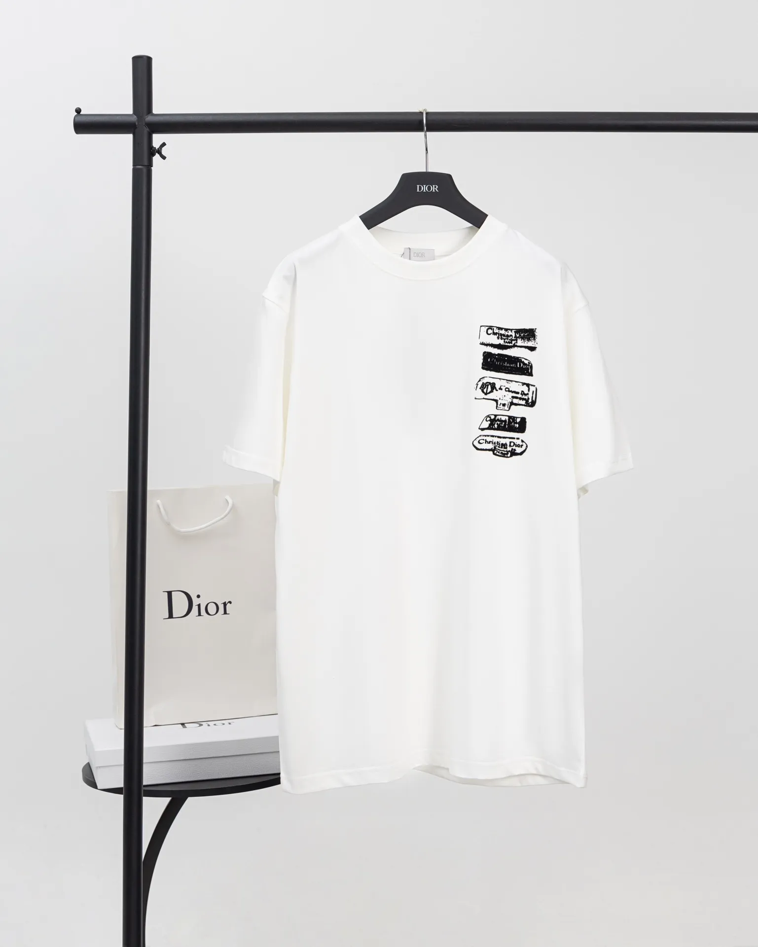 【 . Quality】 DIOR 24New Arrival T 32 100% ( ) 1x 1 ( ) 1:1 1:1 ( ) ：8830# ：Black White Size：XS S M L