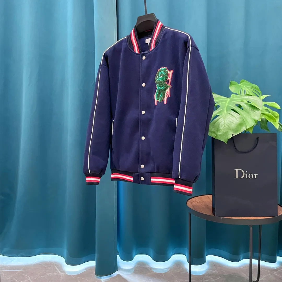 Dior➡️ 2025ss ， 。 LV ， ， 。 1 ， 。 ， 。Premium ！ ！ Quality！ Size：M L XL XXL
