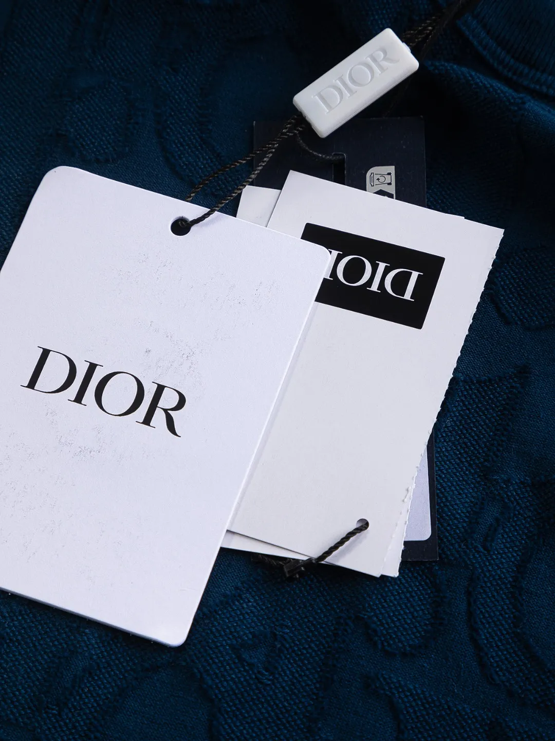 Dior CD S-Xl 25ss Classic Classic CD logo Same Style t ， ， Series， Logo Classic Obliave ， s ， ， obliqve ， v ， ， y …… ， ， Dior ！ ， ， ， Breathable ~ ！！ Same Style！ :Black White Size：S-XL ： S： 55- 56- 71.5 M： 56.5- 58- 73 L： 58- 60- 74.5 XL: 59.5- 62- 76