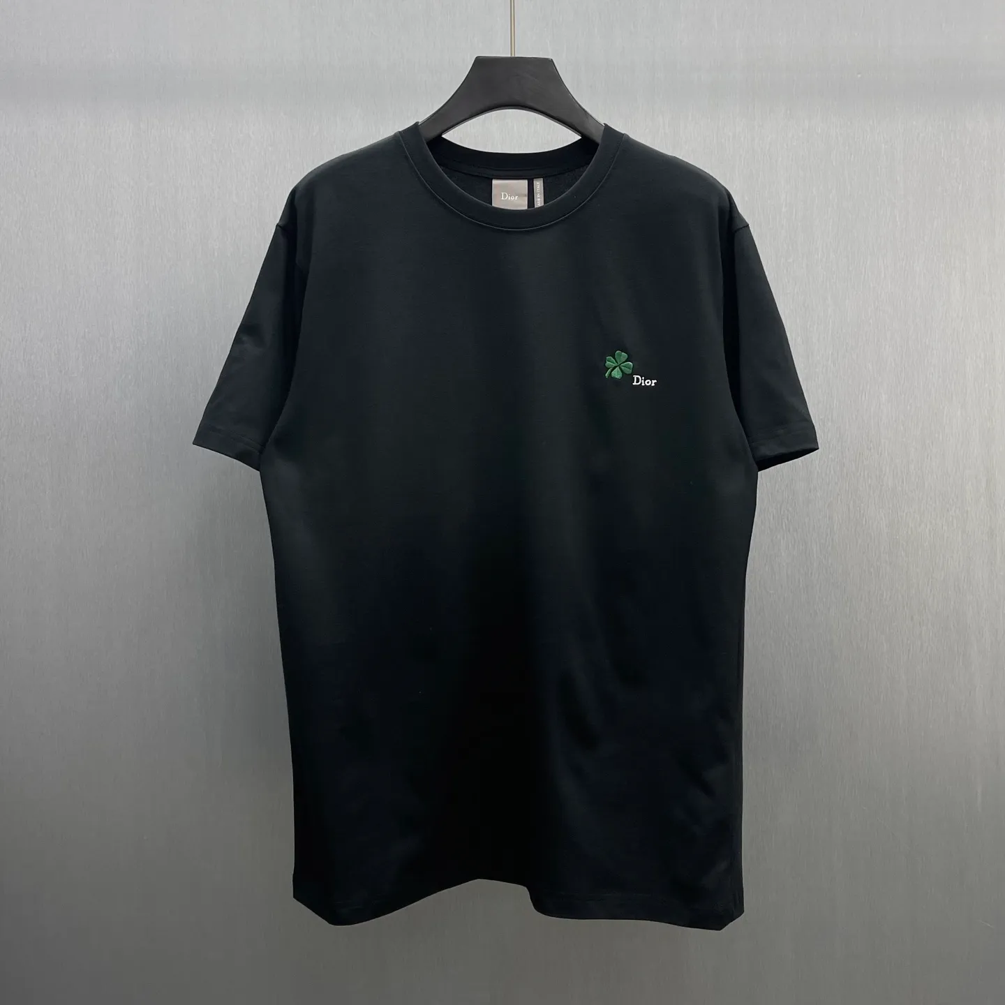 CD 🍀 T Size : S-XL • (Jonathan Anderson) Dior Clover Classic 。 Black ， Dior Clover 。 Series ， 。