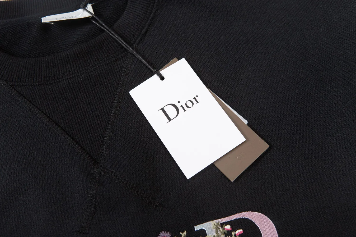 # ，Premium ， Quality D* logo ， g 1:1 ， ， 1:1 ， ，Oversize ， ， Same Style， ， Premium ， Size:XS S M L :Black White