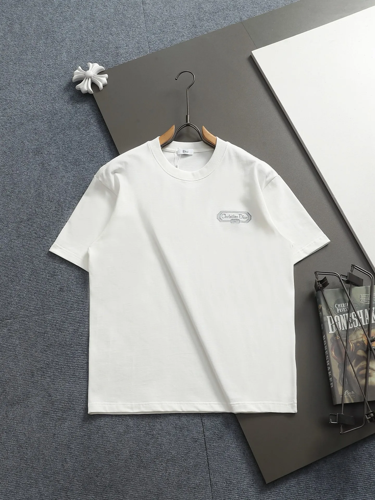 DIOR CD Logo 🪡 ， Retro Same Style Versatile : Black White Size：S M L XL