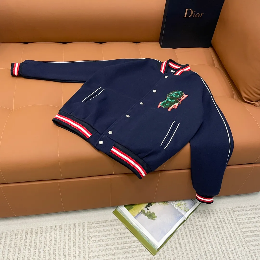 Dior➡️ 2025ss ， 。 LV ， ， 。 1 ， 。 ， 。Premium ！ ！ Quality！ Size：M L XL XXL