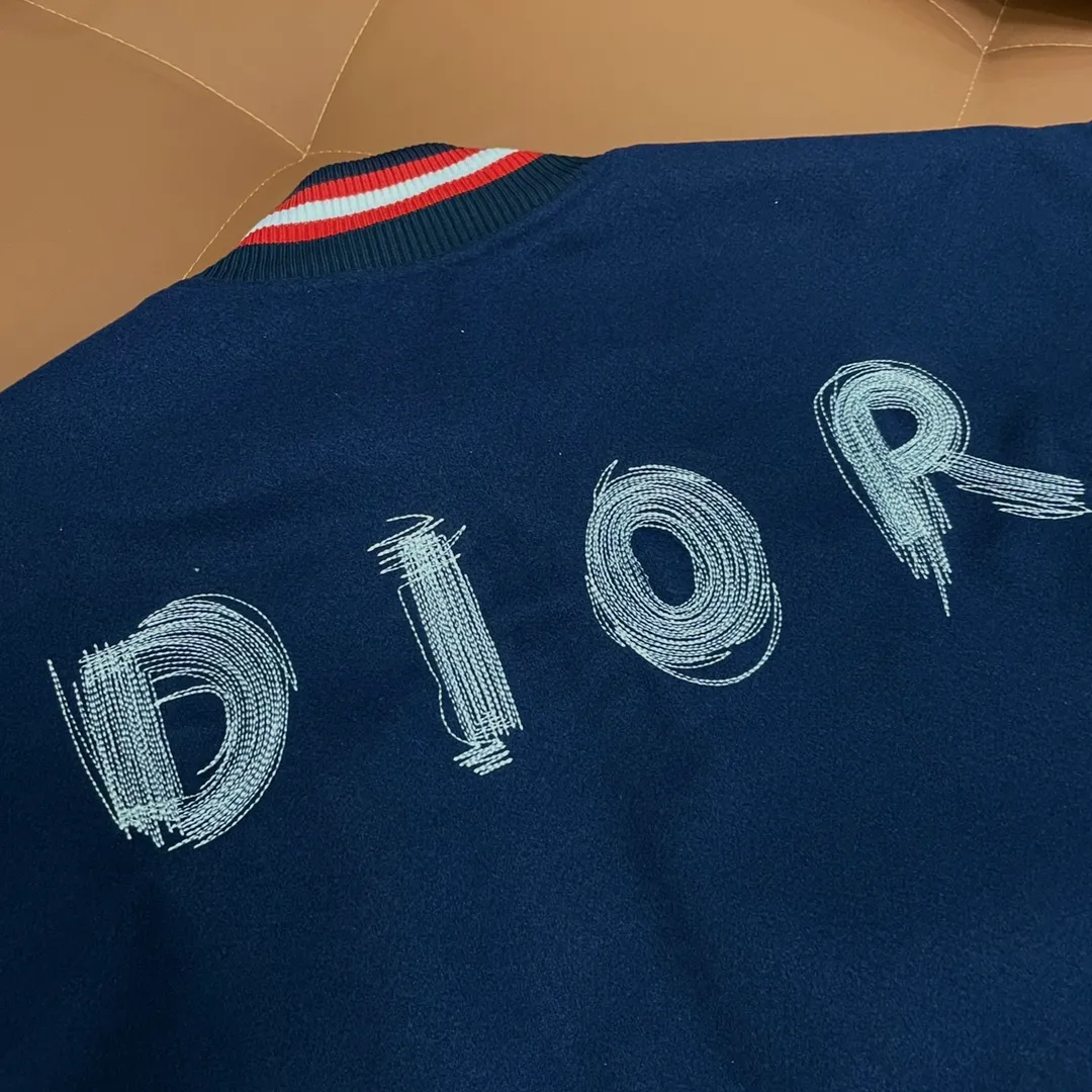 Dior➡️ 2025ss ， 。 LV ， ， 。 1 ， 。 ， 。Premium ！ ！ Quality！ Size：M L XL XXL