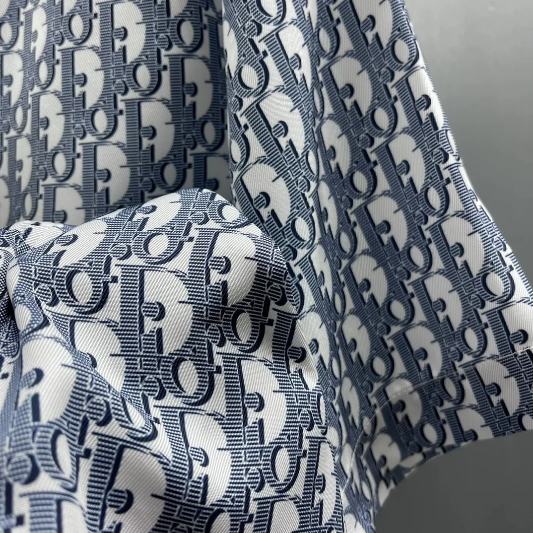 CD Classic Size S-XL Classic Oblique 。 White Blue ， ， 。 ， 。