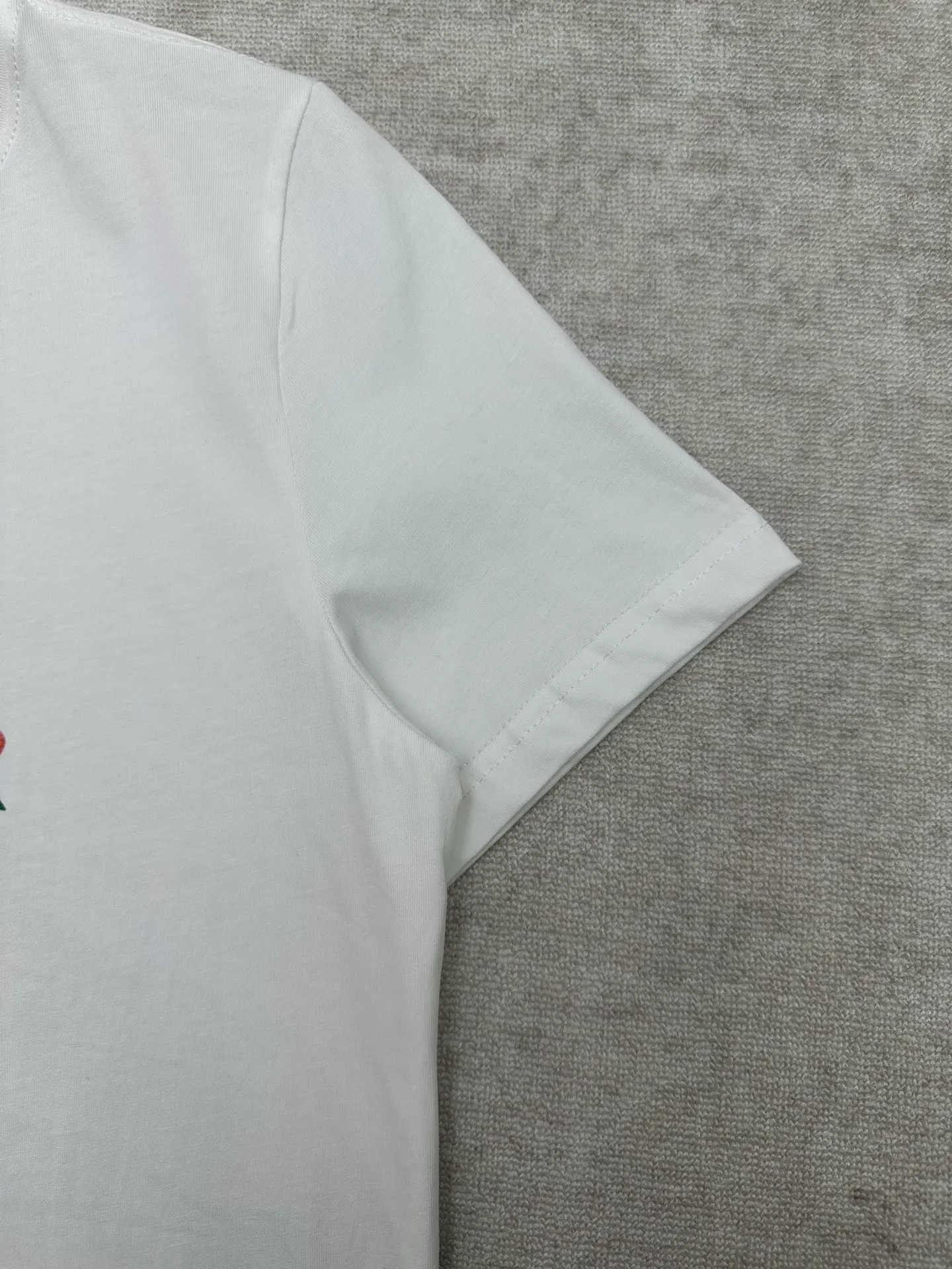25ss New Arrival Dioramour T White T Dioramour Series， 。 · (Jonathan Anderson) ， 18 ， 、 。 White ， ， Dior 。 ， Dioramour Series ， 。 Sizes：S.M.L.