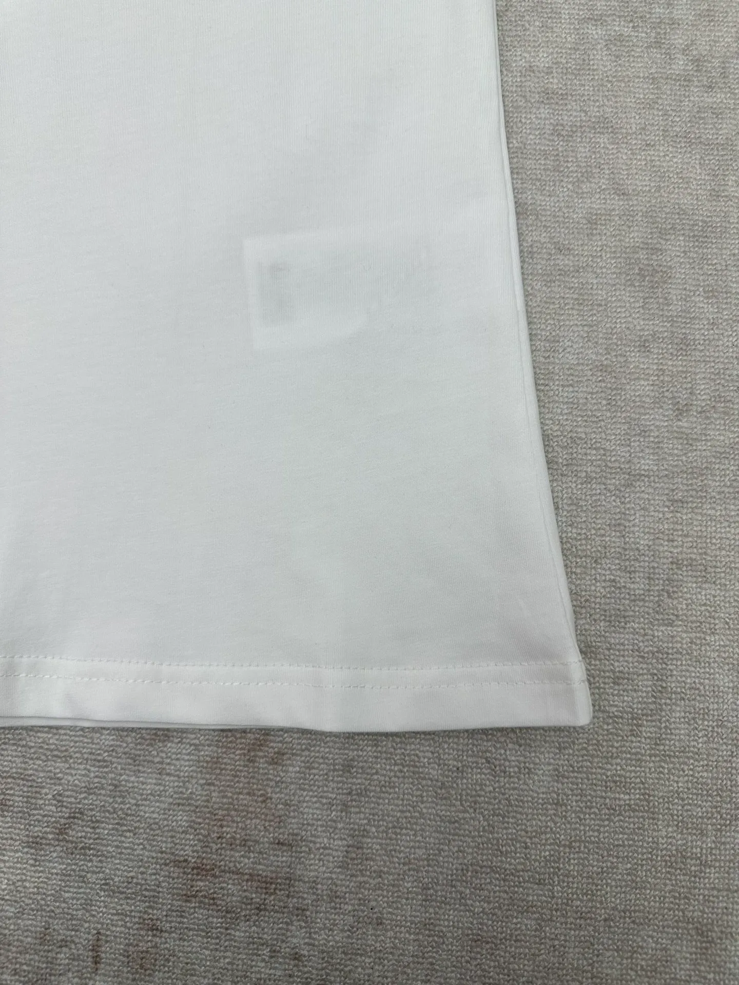 25ss New Arrival Dioramour T White T Dioramour Series， 。 · (Jonathan Anderson) ， 18 ， 、 。 White ， ， Dior 。 ， Dioramour Series ， 。 Sizes：S.M.L.