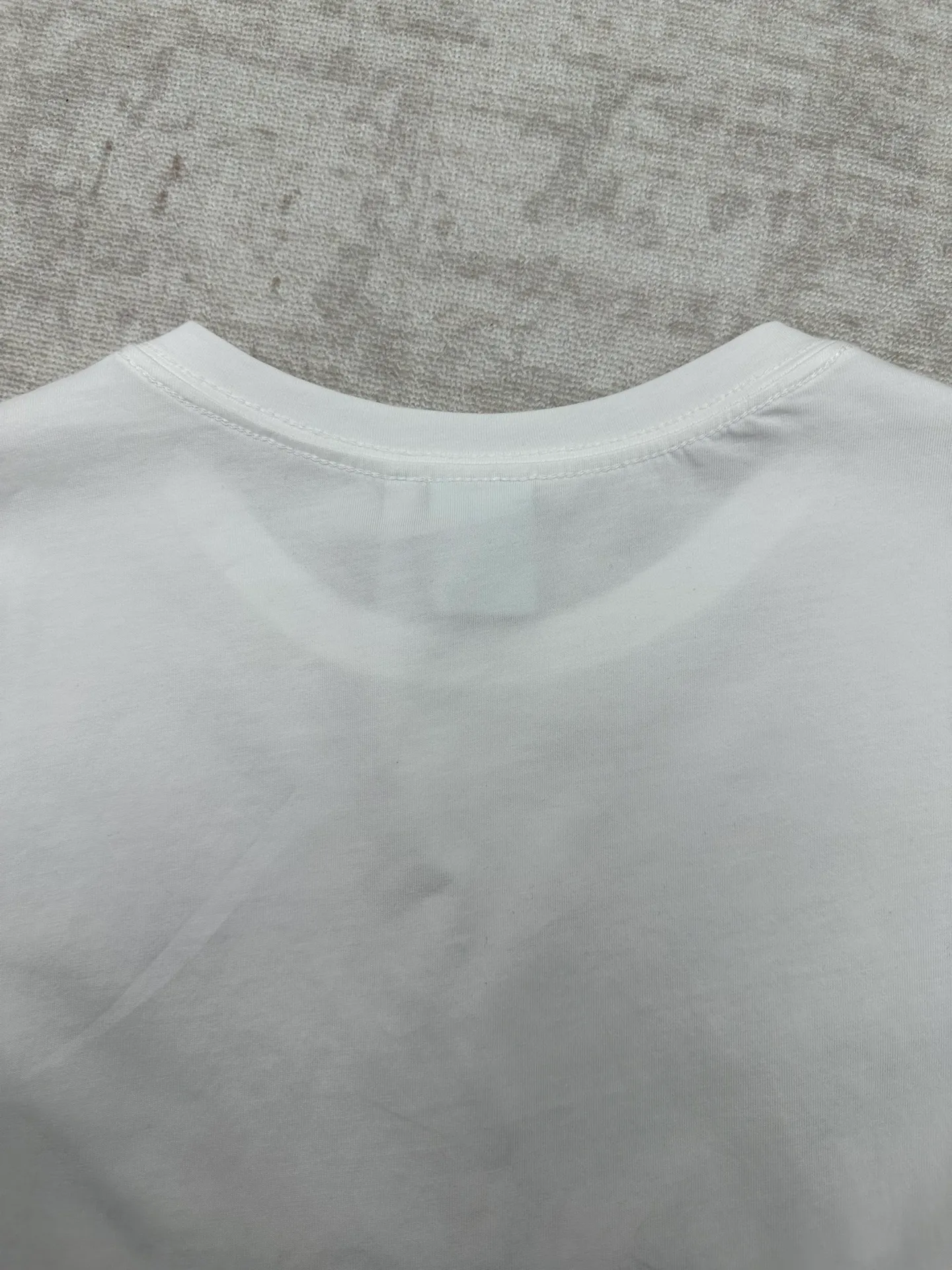 25ss New Arrival Dioramour T White T Dioramour Series， 。 · (Jonathan Anderson) ， 18 ， 、 。 White ， ， Dior 。 ， Dioramour Series ， 。 Sizes：S.M.L.