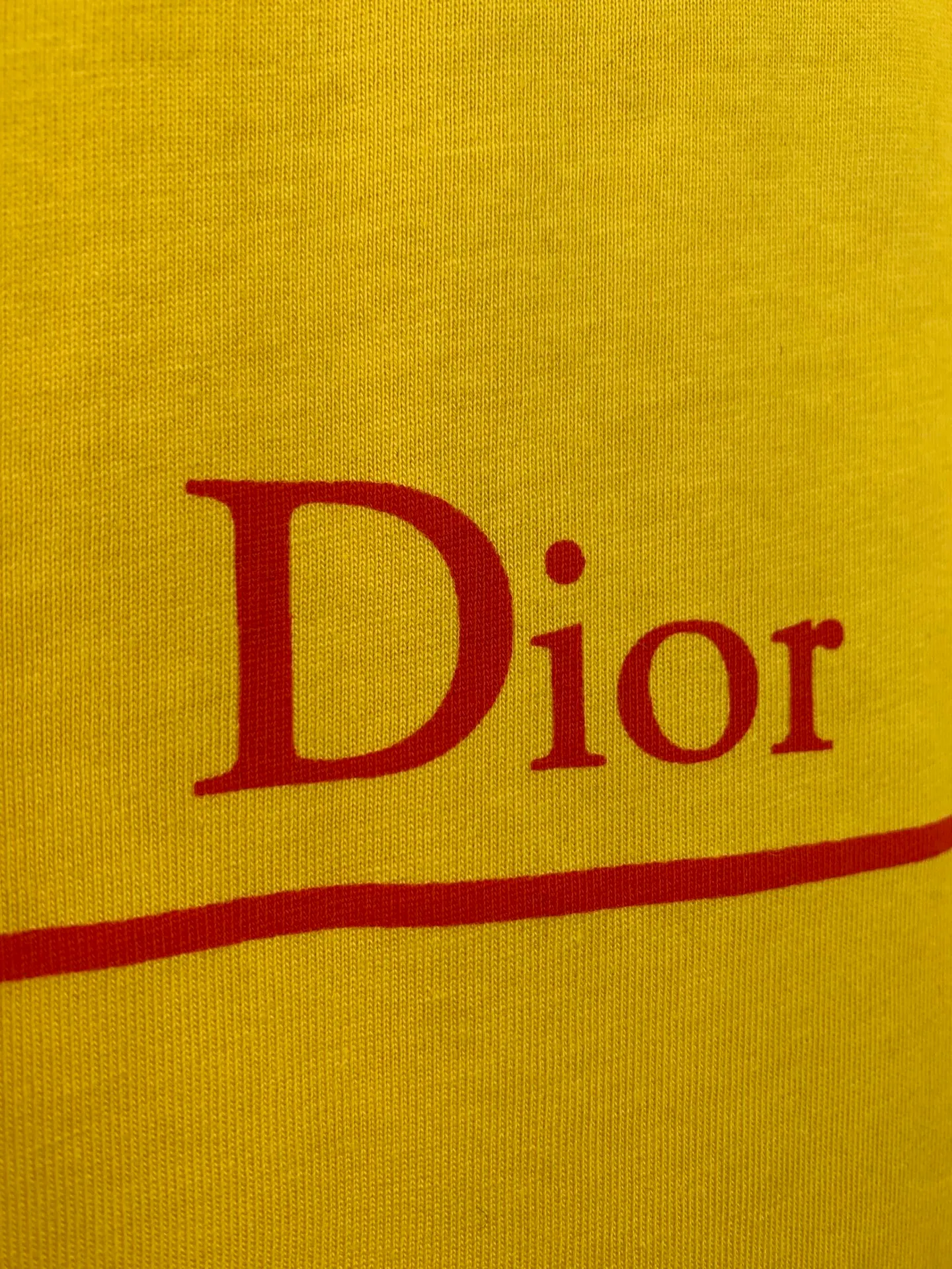 DIOR /Dior Dracula Yellow T Yellow +Red ， Bram Stoker 《Dracula>〉。 "DRACULA By Bram Stoker" ，Retro ， Dior ， 。 ， Breathable， ， 。 Jonathan Anderson ， ， ! ！ ：Yellow Sizes：S M L XL