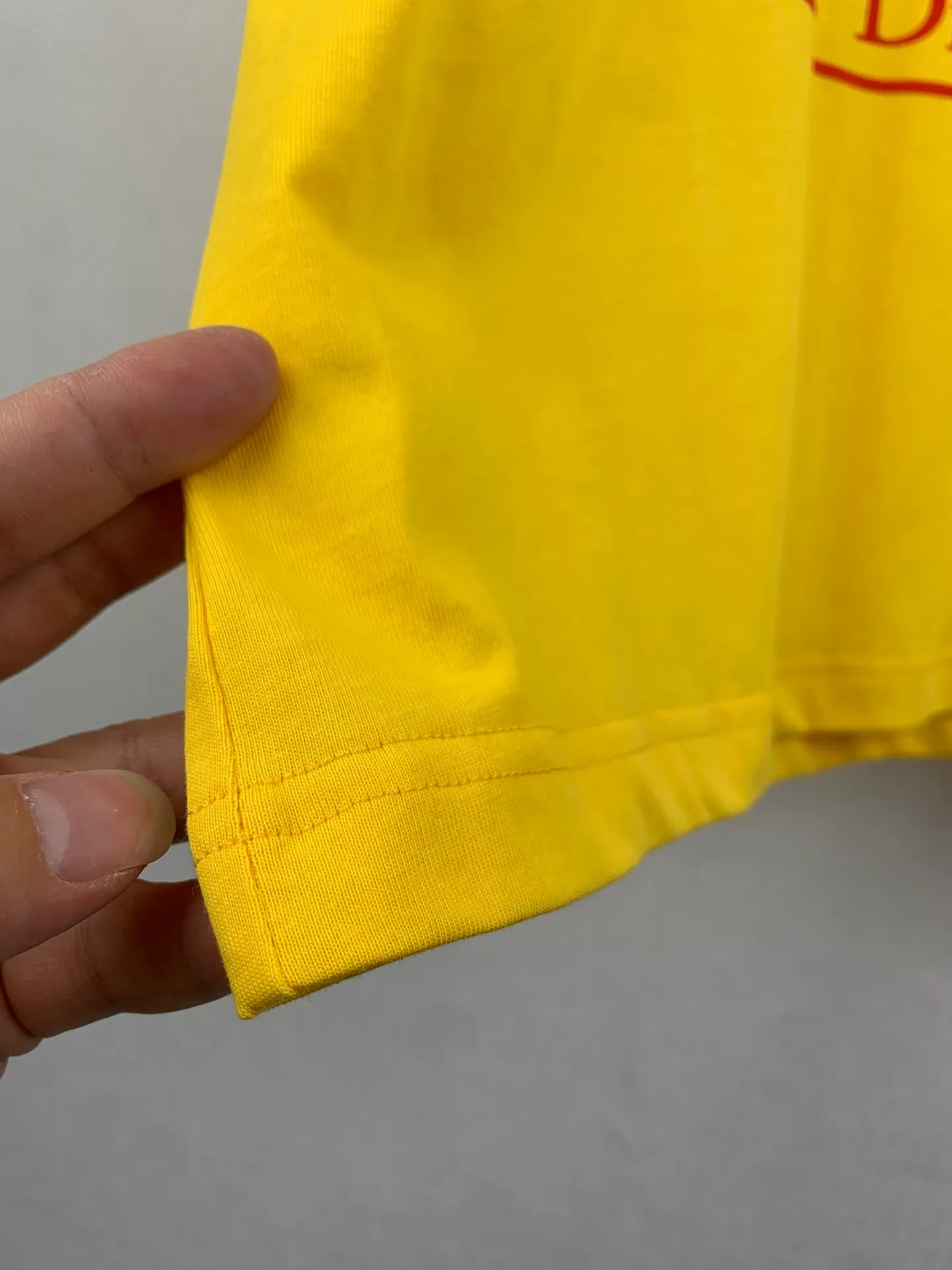 DIOR /Dior Dracula Yellow T Yellow +Red ， Bram Stoker 《Dracula>〉。 "DRACULA By Bram Stoker" ，Retro ， Dior ， 。 ， Breathable， ， 。 Jonathan Anderson ， ， ! ！ ：Yellow Sizes：S M L XL