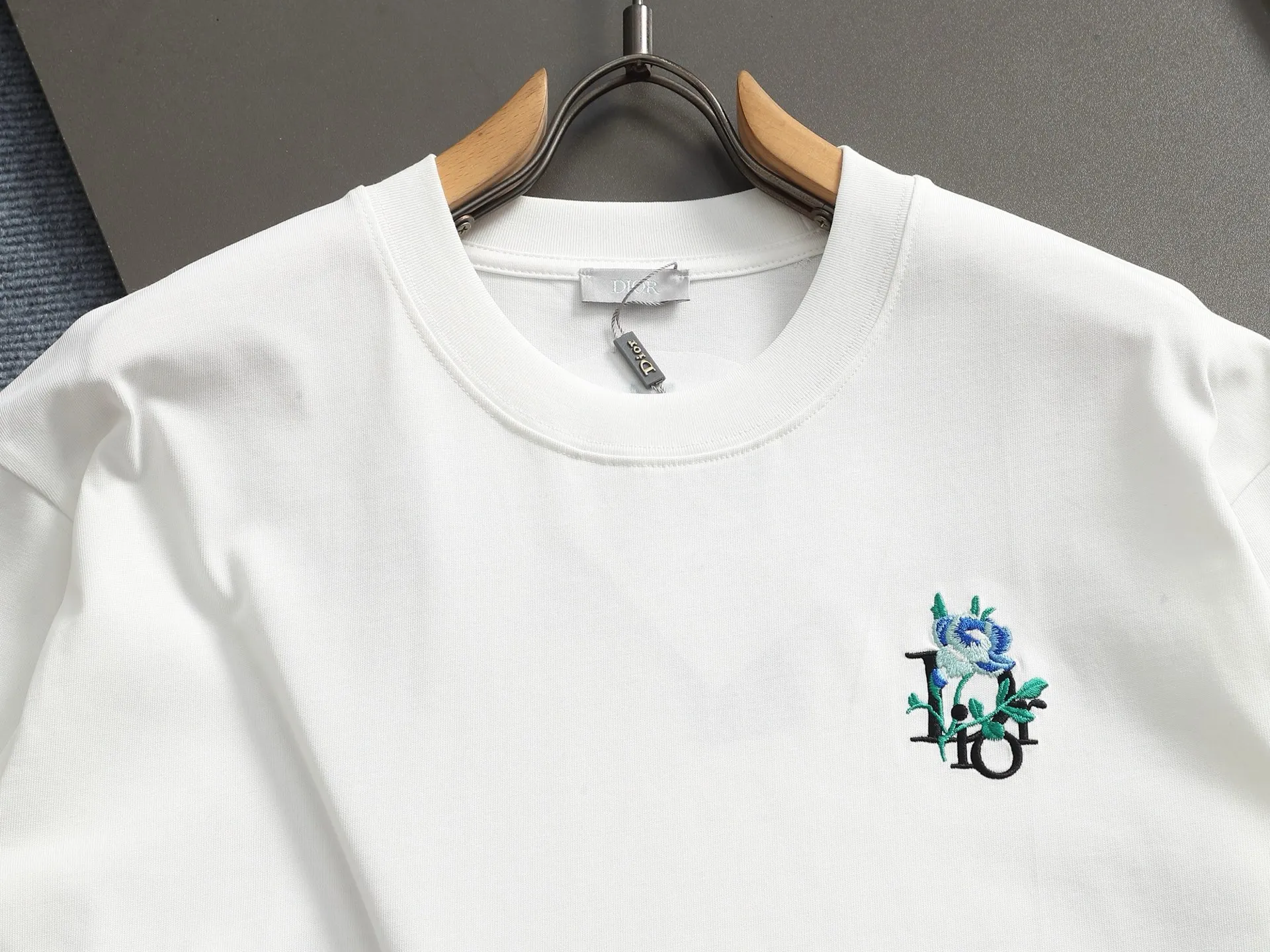 DIOR CD Classic 🪡 Logo ， Retro Same Style T Versatile : Black White Size：S M L XL