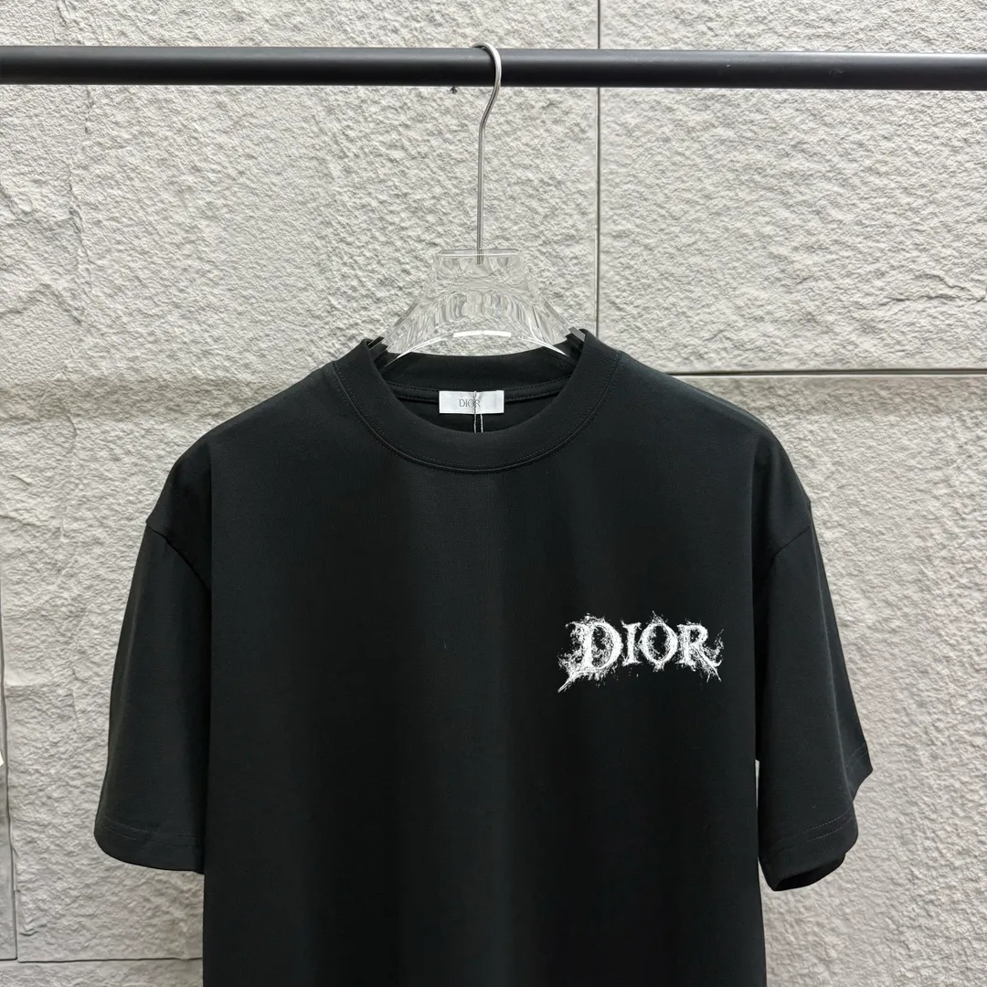 Dio 2025 New Arrival Classic T Same Style ：Black White Size： S （90-130 ） M （120-150 ） L （140-165 ） XL （160-180 ） XXL （180 ）