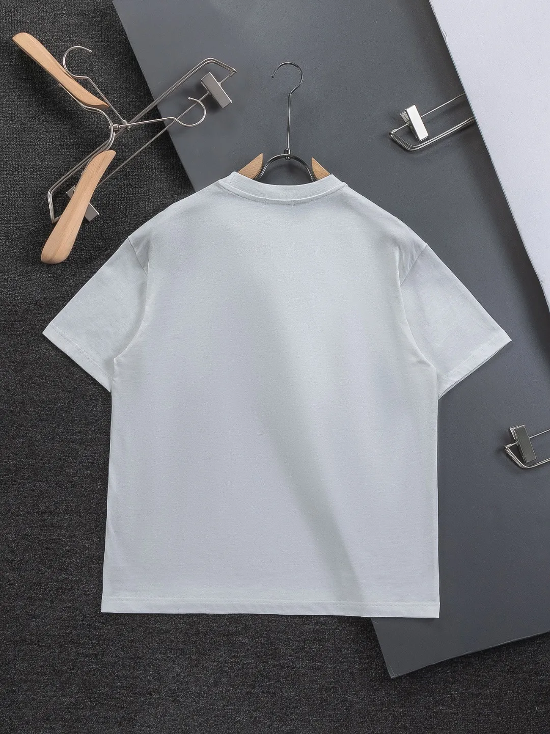 DIOR Dior dior CD S-XL 26ss Classic Classic Dior Mountain 🪡 logo Same Style t ， ， Series， Logo Classic Obliave ， s ， ， obliqve ， v ， ， y …… ， ， Dior ！ ， ， ， Breathable ~ ！！ Same Style！ : Black White Size：S-XL ： S： 50- 56- 70 M： 52- 57- 72 L： 54- 59- 74 XL： 56- 62- 76