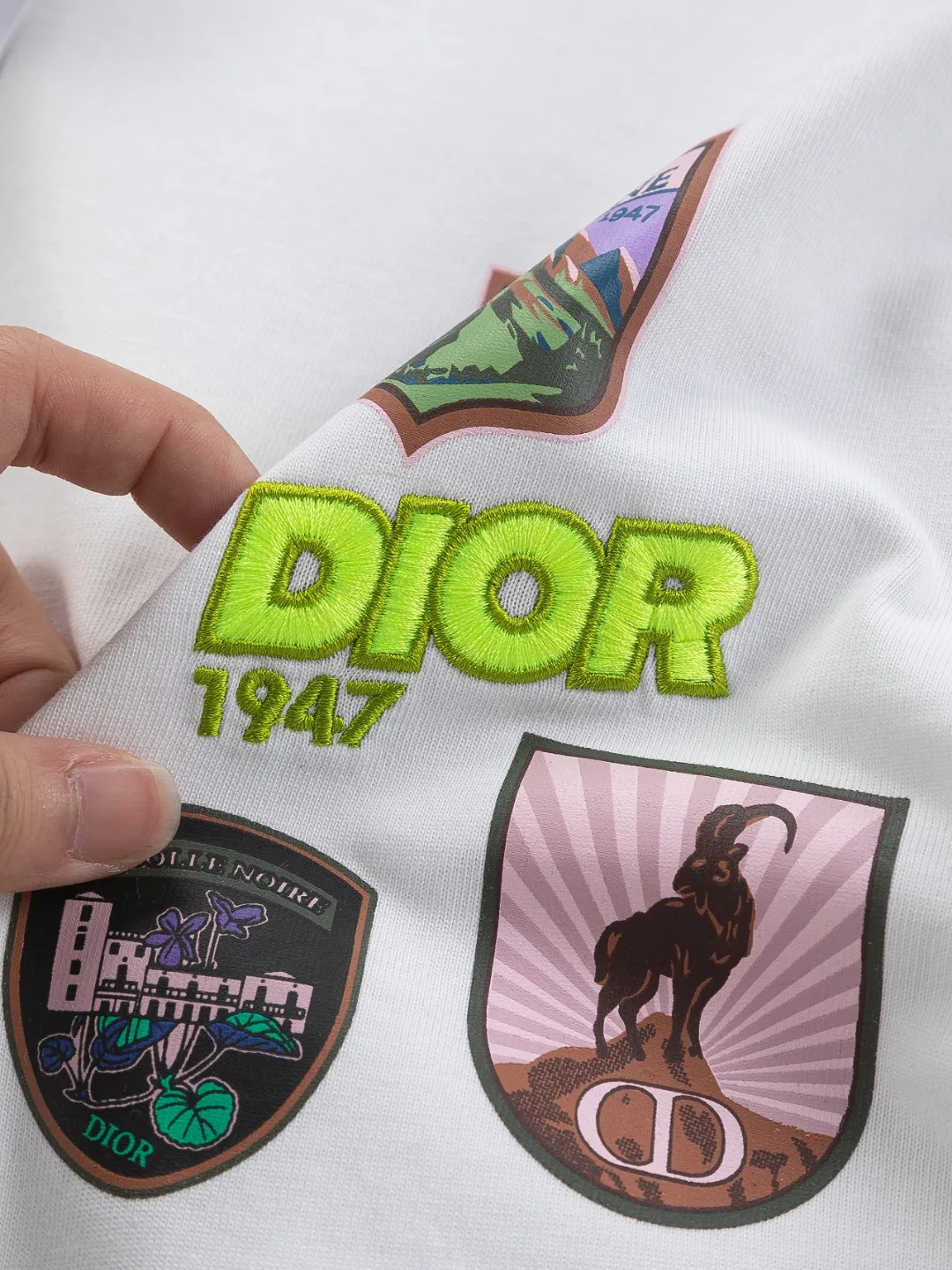 DIOR Dior dior CD S-XL 26ss Classic Classic Dior Mountain 🪡 logo Same Style t ， ， Series， Logo Classic Obliave ， s ， ， obliqve ， v ， ， y …… ， ， Dior ！ ， ， ， Breathable ~ ！！ Same Style！ : Black White Size：S-XL ： S： 50- 56- 70 M： 52- 57- 72 L： 54- 59- 74 XL： 56- 62- 76