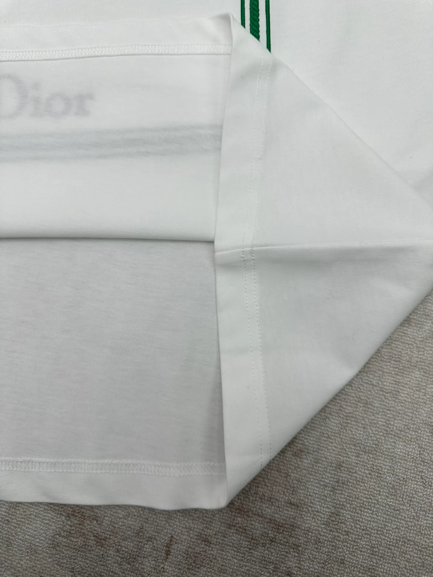 25ss New Arrival T White Green Book Cover T · (Jonathan Anderson) Classic ， · (Françoise Sagan) 《 ， (Bonjour Tristesse）》 ， 。 White Green ， 。 ， 。 Sizes：S.M.L.XL.