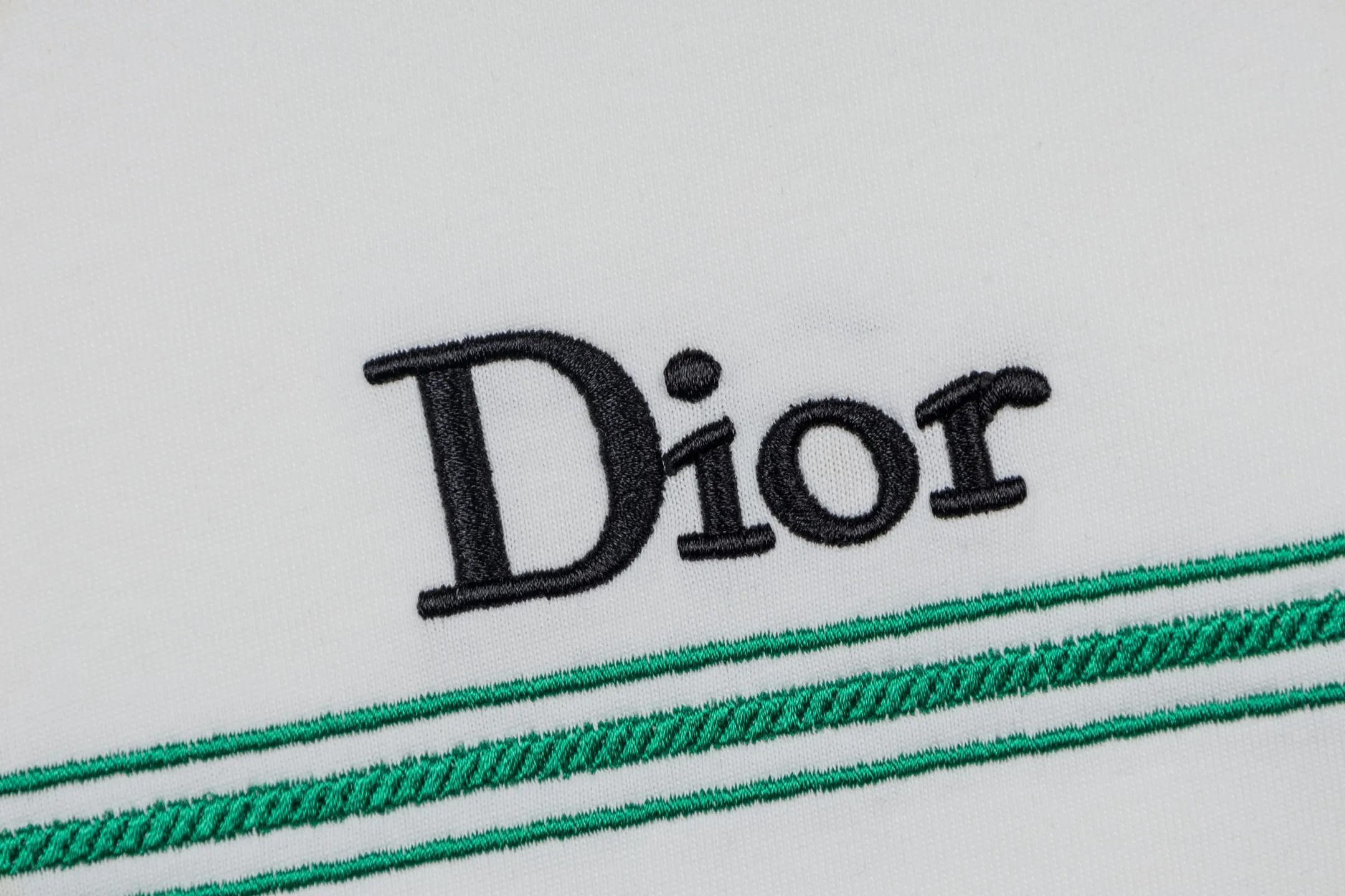 【 . Quality】 DIOR Book Cover T ：15 G ：32 G T Classic ， << ， >> ， 。 White Green ， 。 ， 。 15 ， 。 ， 。 32 ， ， 。 《 ， 》 ， ： 14 ， ； 。 ， 。 ：8878# ：White Size：XS S M L