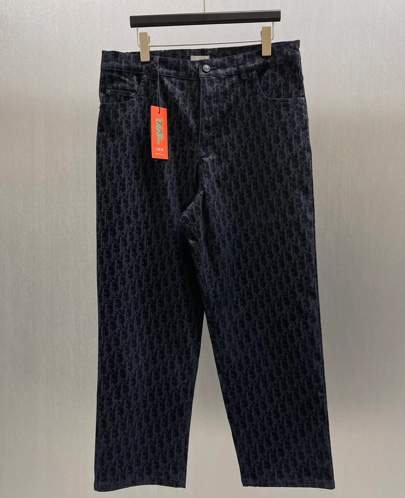 CDBlue KAWS Classic SIZE : S-XL Classic DIOR AND KAWS Series， Ob 1iique 。 Blue ， D 1OR AND KAWS ， Dior 。 Oblique ， 。