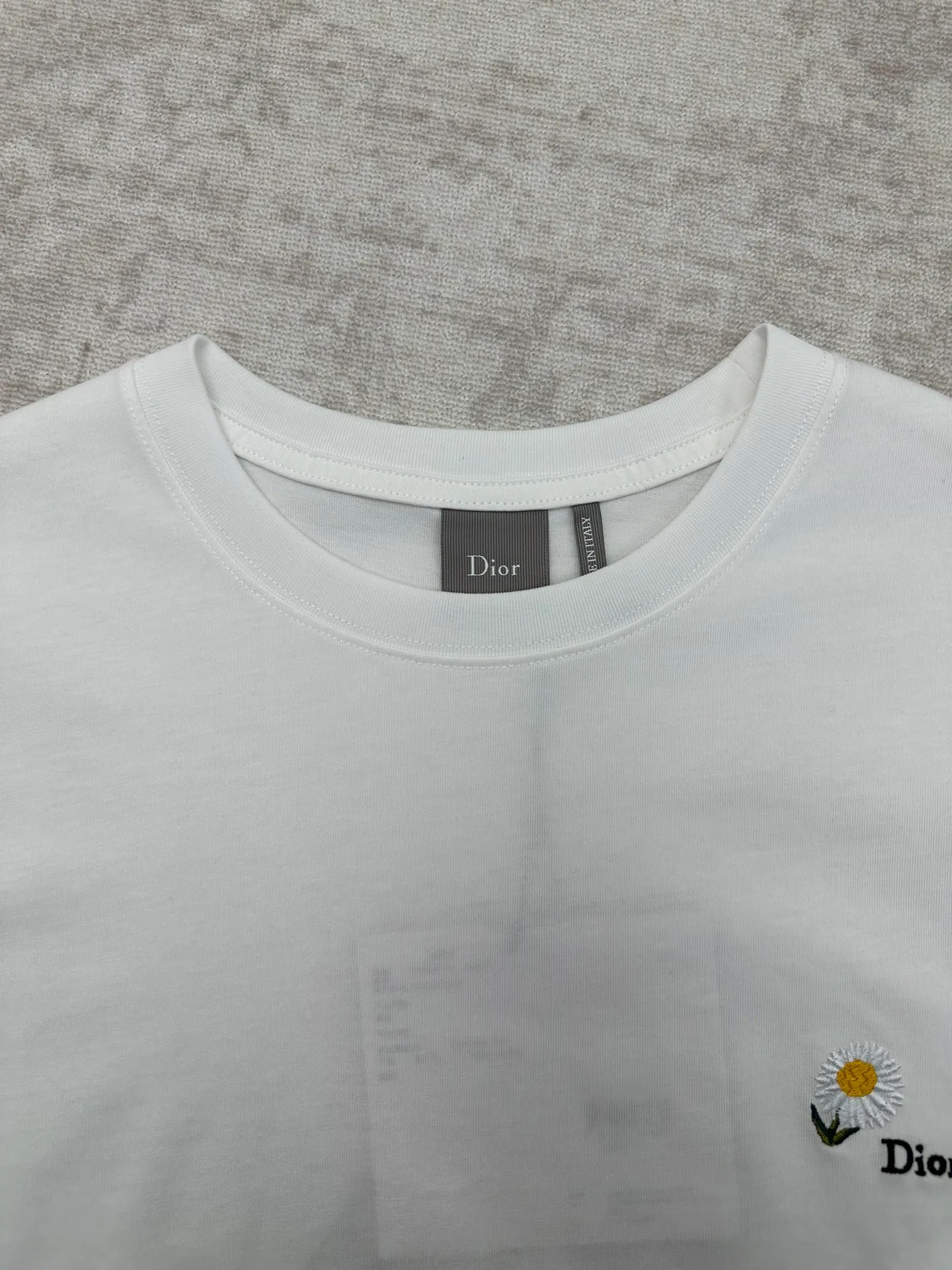25ss New Arrival T White T Series ， Dior 。 White ， ， Dior 。 ， 。 Sizes：S.M.L.XL.