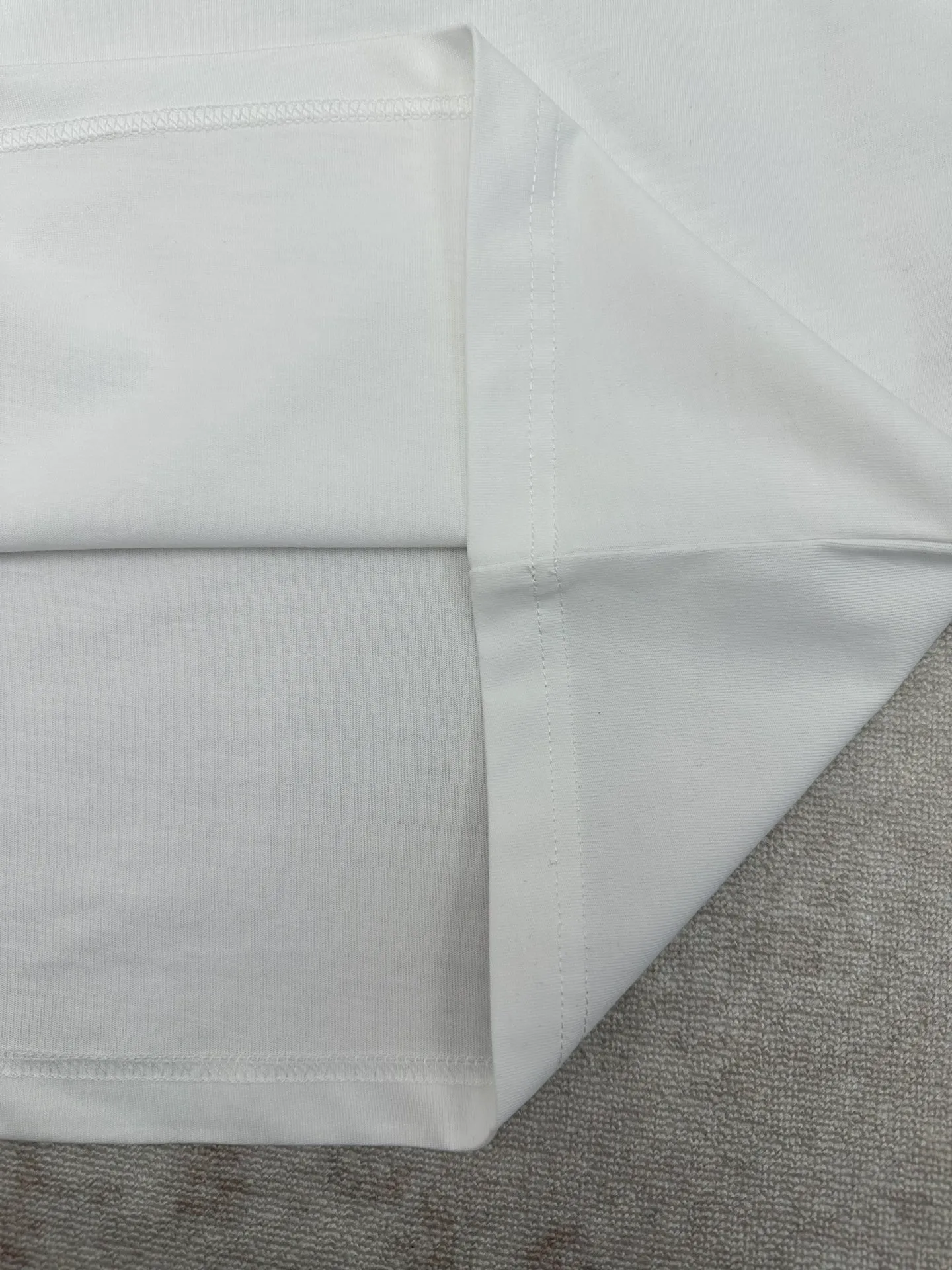 25ss New Arrival T White T Series ， Dior 。 White ， ， Dior 。 ， 。 Sizes：S.M.L.XL.