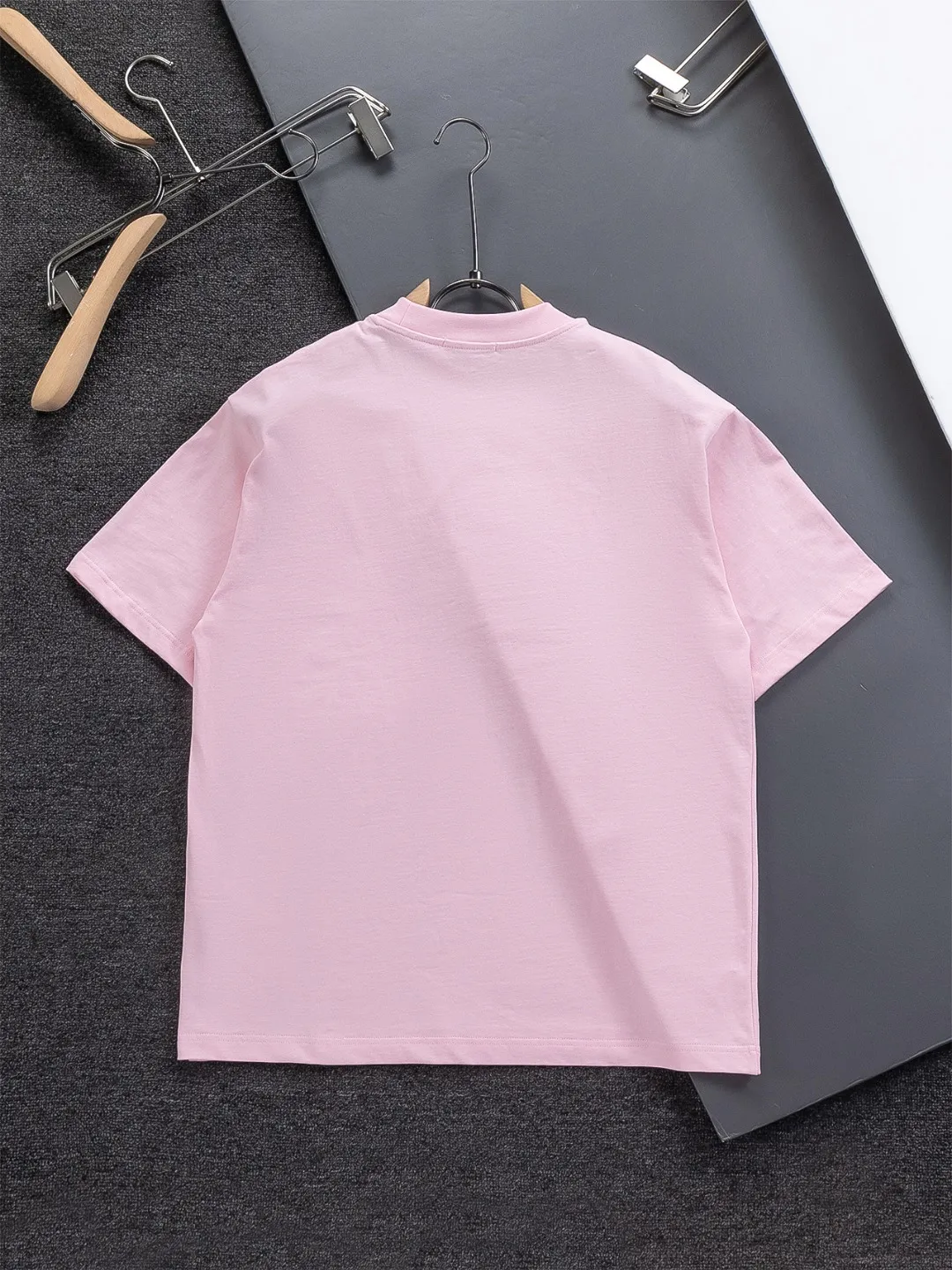 DIOR Dior dior CD S-XL Dior 26ss LOEWE X Louis Wain 🐱🪡 logo ， LOEWE Louis Wain ， ! ， ， 。 、 ， g Quality ， s ， ， ， y …… ， ， Dior ！ ， ， ， Breathable ~ ！！ Same Style！ : Black White Pink Size：S-XL ： S： 50- 56- 70 M： 52- 57- 72 L： 54- 59- 74 XL： 56- 62- 76