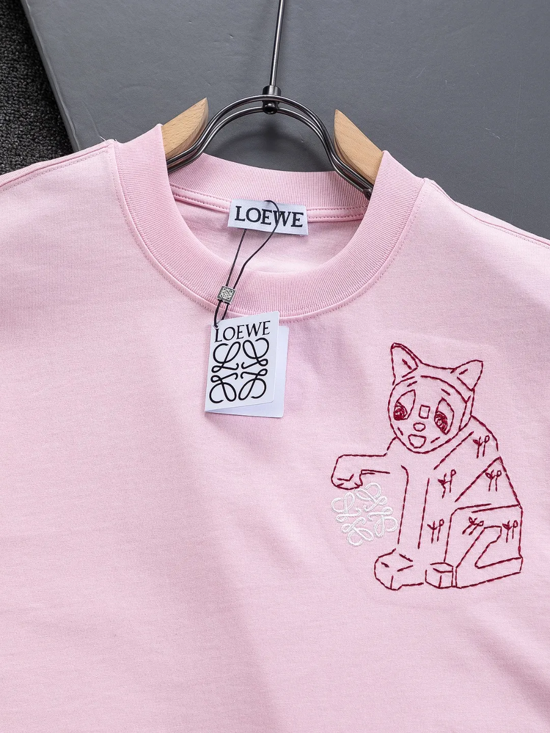DIOR Dior dior CD S-XL Dior 26ss LOEWE X Louis Wain 🐱🪡 logo ， LOEWE Louis Wain ， ! ， ， 。 、 ， g Quality ， s ， ， ， y …… ， ， Dior ！ ， ， ， Breathable ~ ！！ Same Style！ : Black White Pink Size：S-XL ： S： 50- 56- 70 M： 52- 57- 72 L： 54- 59- 74 XL： 56- 62- 76