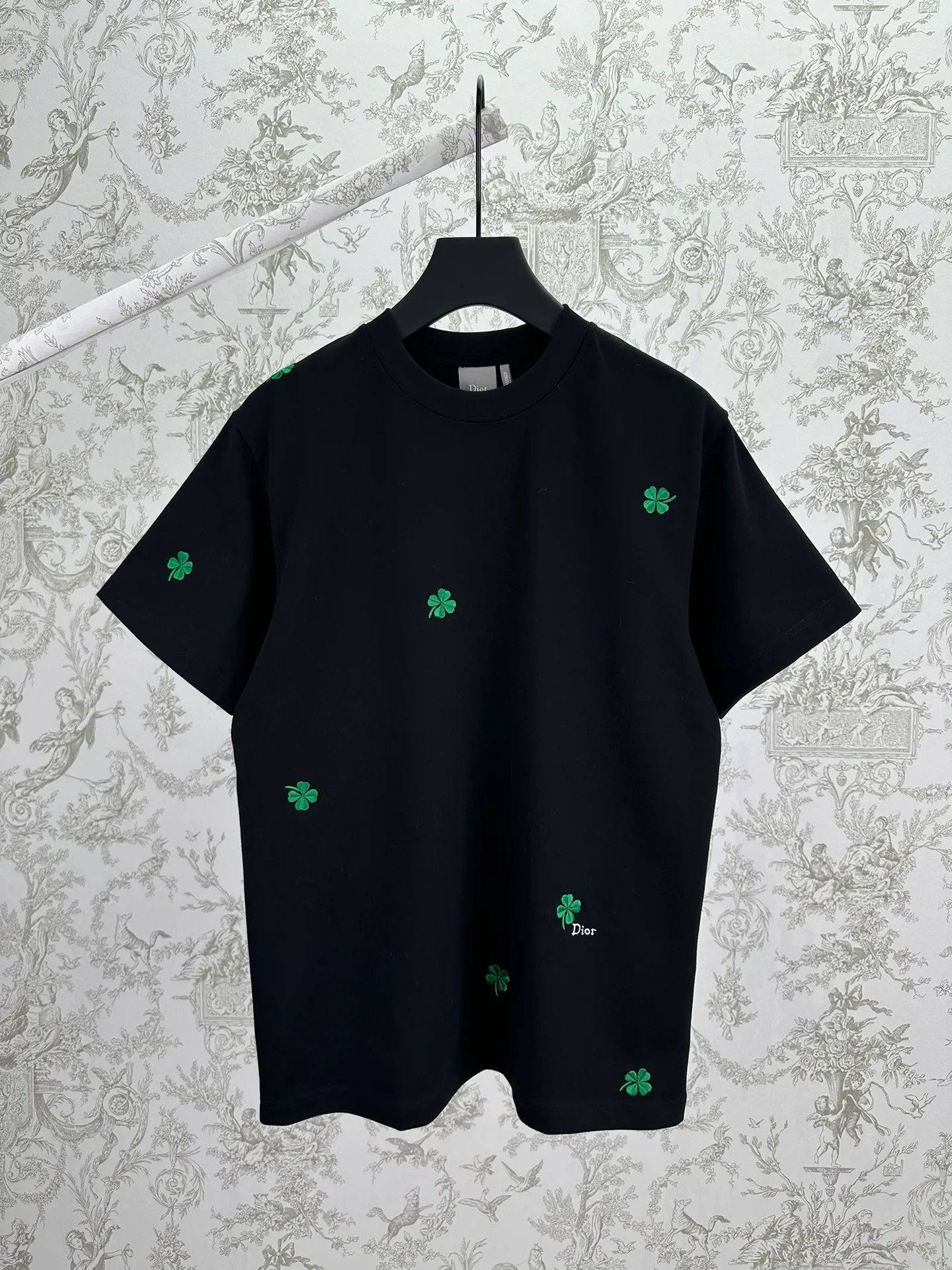 25ss New Arrival T Black Dior Clover · (Jonathan Anderson) Dior Clover Classic 。 Black ， Dior Clover 。 Series ， 。 Sizes：S.M.L.XL.