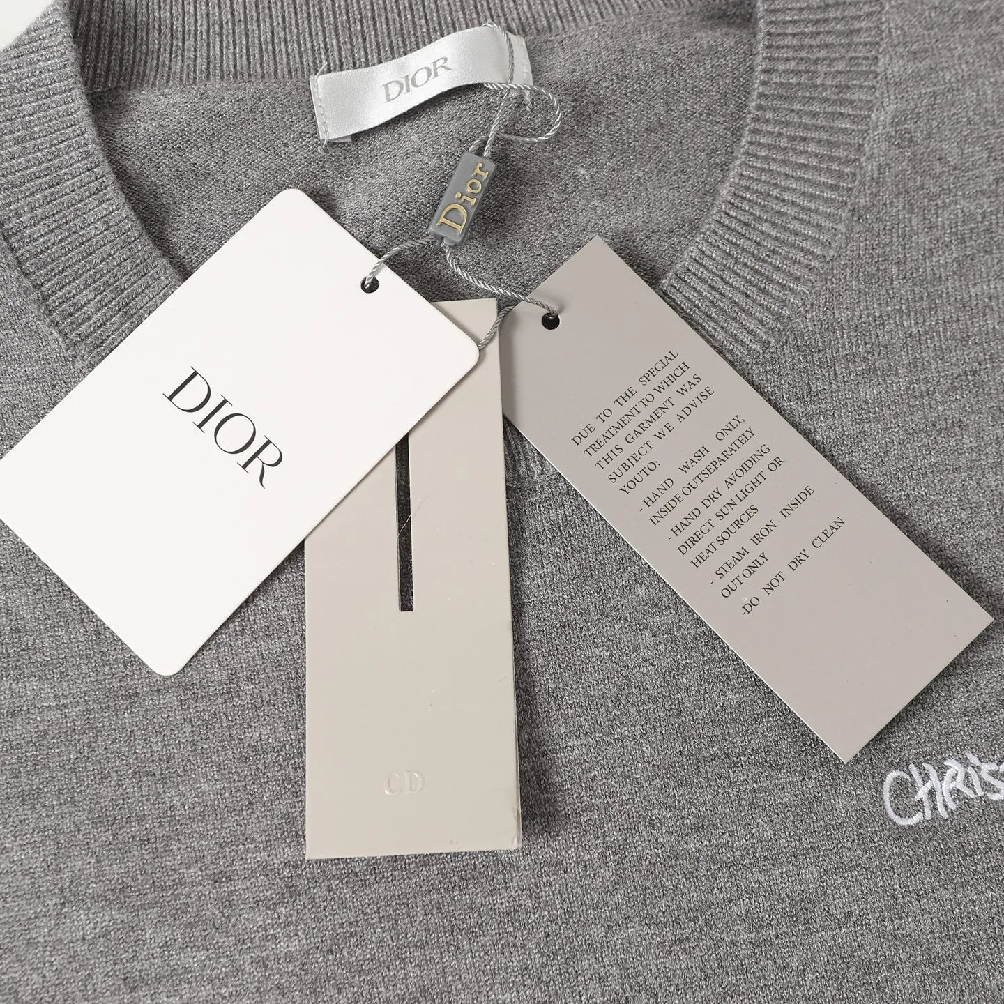 CD 24FW 13,000 ， 70 30 40 。 Gray， 12 ， ， 。 logo 。 Same Style！ size: S/M/L