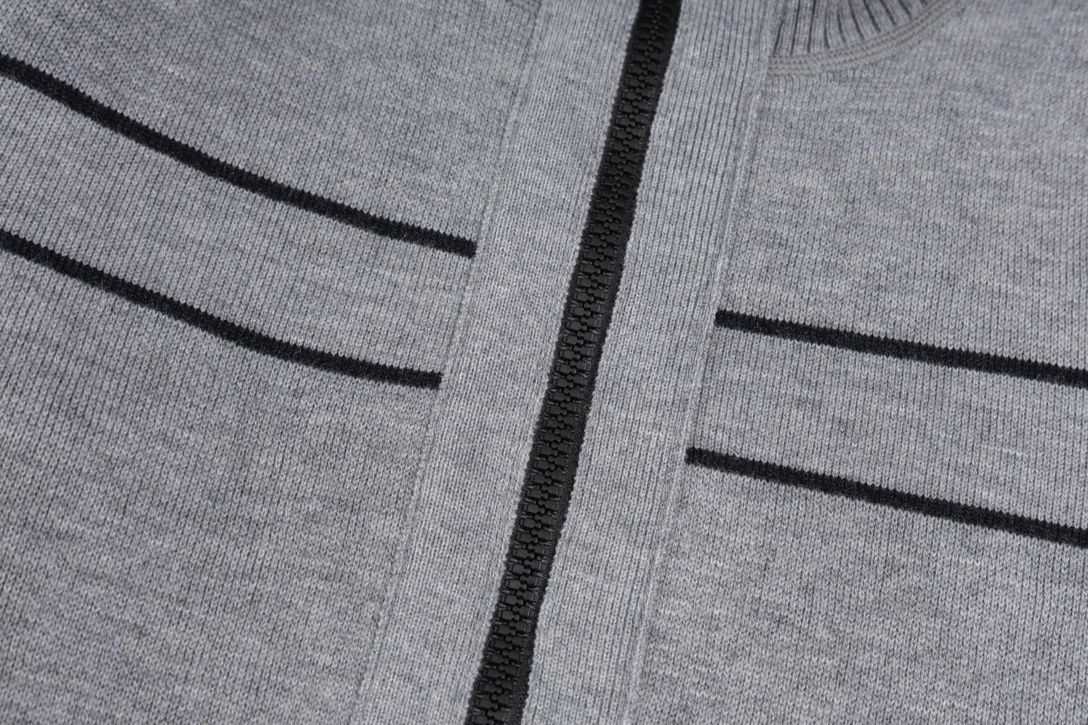 CD 25FW 【Gray】 32,000 ， ，DIOR Classic ， ： Gray ， Oblique 。 ， 。 、 ， 。 。 ， 。 Series Oblique ， ， DIOR 。 Size:S/M/L