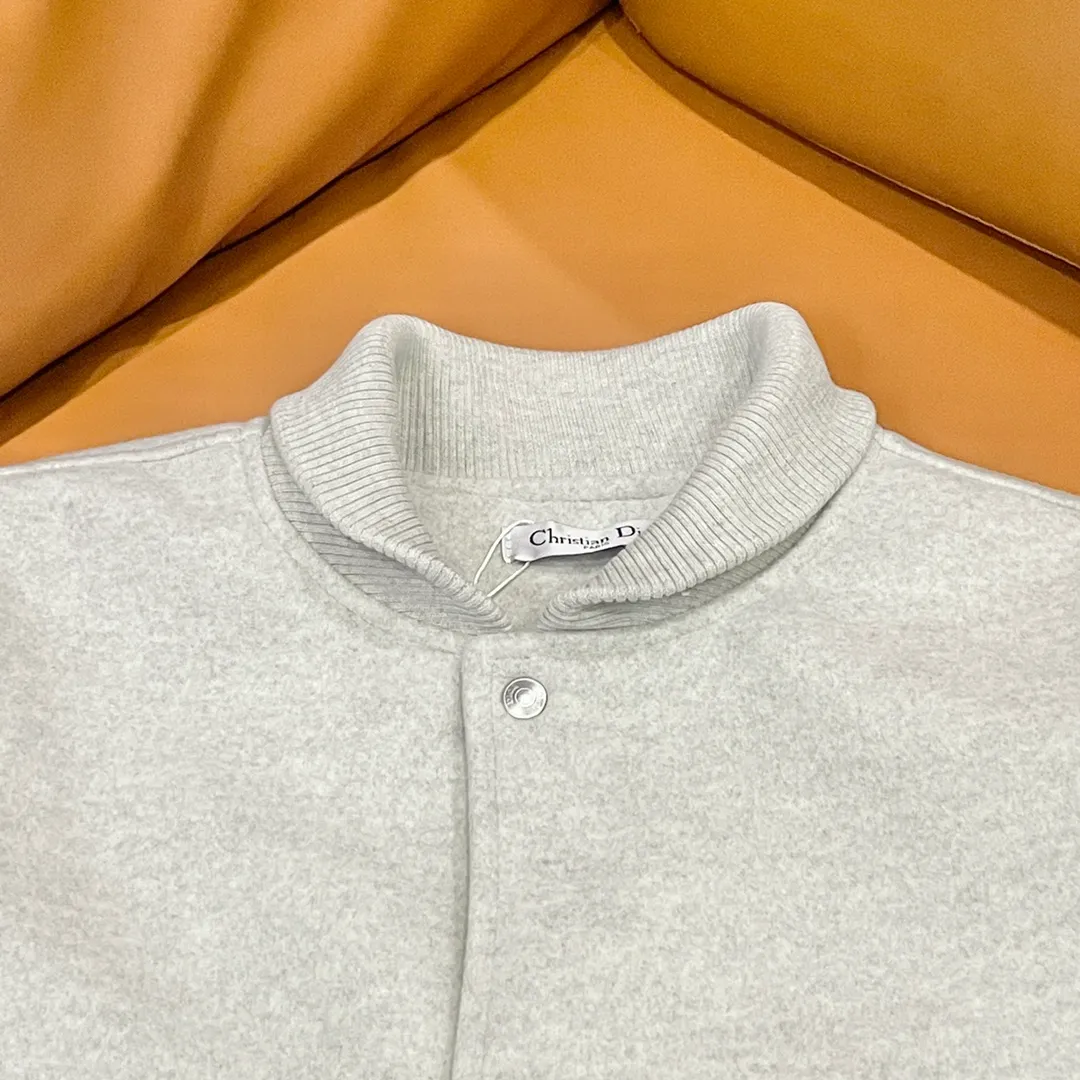 Dior➡️ 2025ss ， 。 LV ， ， 。 1 ， 。 ， 。Premium ！ ！ Quality！
