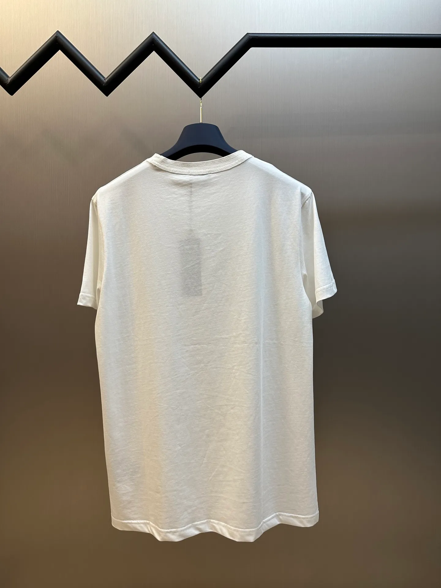Dior 24 ， ， Quality 。 ， 、Breathable 、 、 ； 、 、 。 ， ， 、 。 size：xs s m l