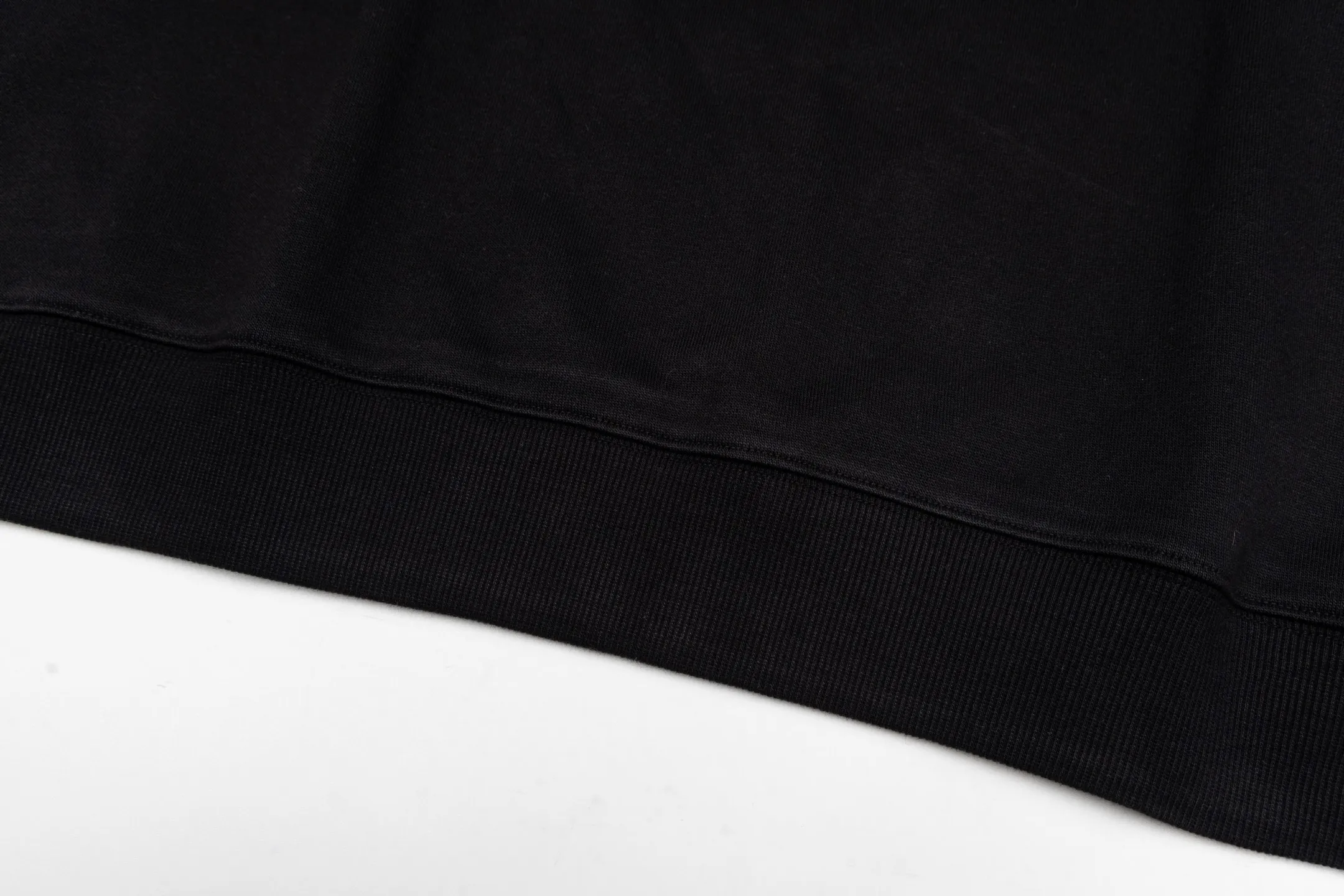CD （Black） Black ， ， 。 100% ， Breathable 。 ， CD Icon ， 。 、 ， ， 。 ， Quality 。 ， ， 。 Size:S-M-L-XL