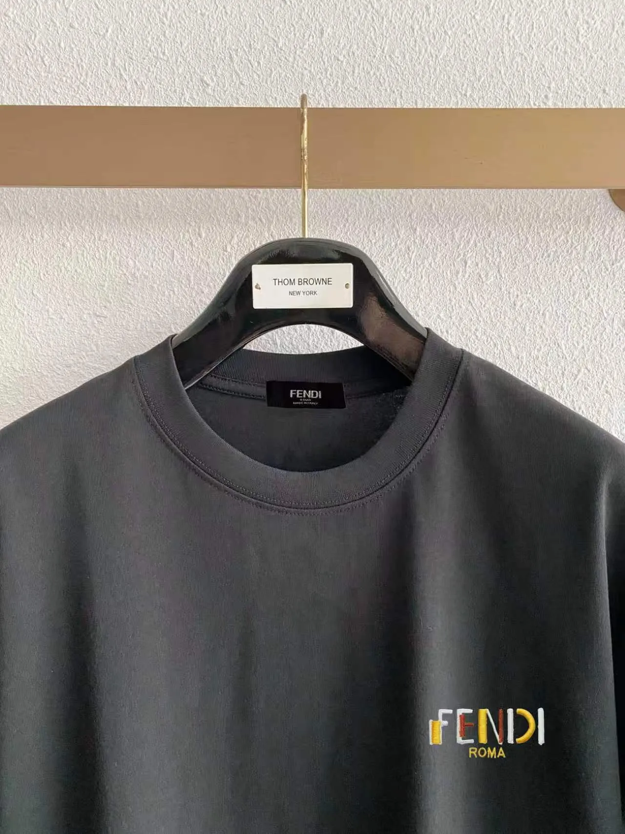 Fend/fen*di Contrast color letter embroidery on the chest Spring and summer New Arrival Double sand plain short-sleeved pure cotton fabric, differentiated from common fabrics, tight yarn, long-lasting washing without deformation, slightly wide version of T-shirts for men and women Same style. Color: Black White Blue Gray Size: S (90-130 pounds) M (125-140 pounds) L (135-160 pounds) XL (160-180 pounds) XXL (180 pounds)