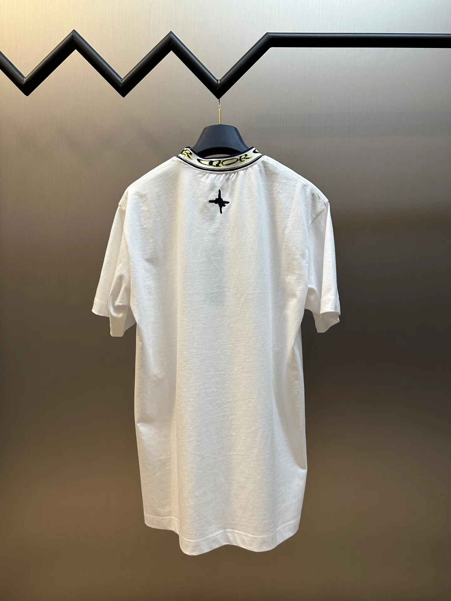 Dior ， 15S ， g； 32S ， g。15S ， 。 ， 、Breathable 、 。 ， 。 ， ； Wear-Resistant 。 Series ， ， 。 ， ， ， 。 ， ， 。 ， ， ， ，Breathable 。 ， T ， ， 。 Classic ， ， ， 。 size：xs s m l
