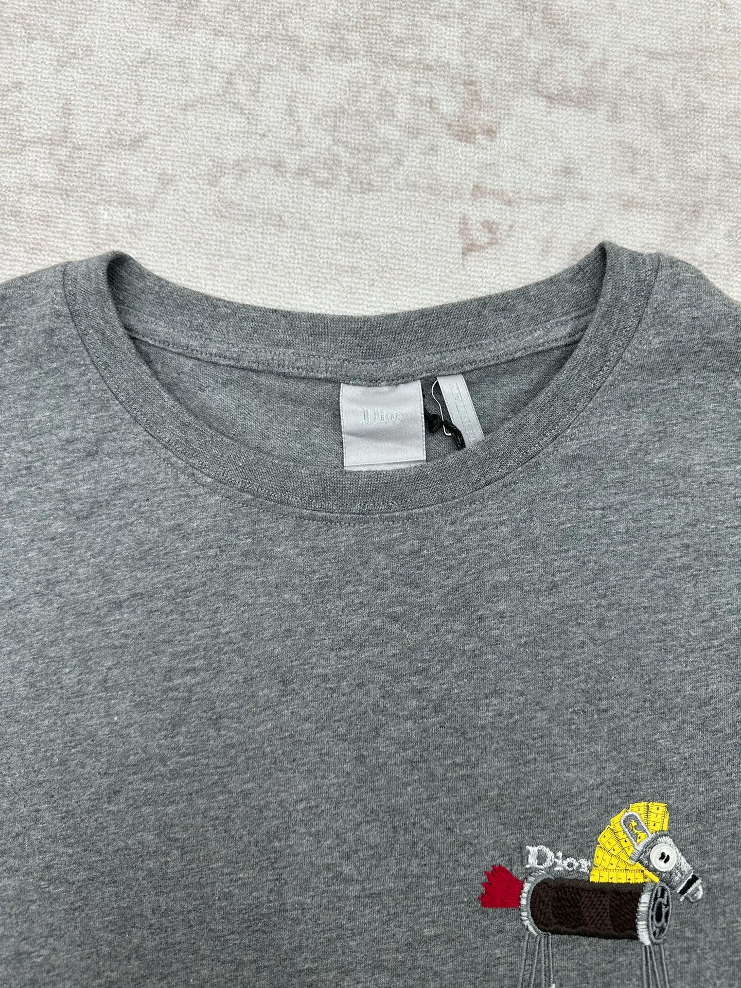 25ss New Arrival T Gray T Series ， ， ， 。 Gray ， Classic 。 Sizes：S.M.L.XL.
