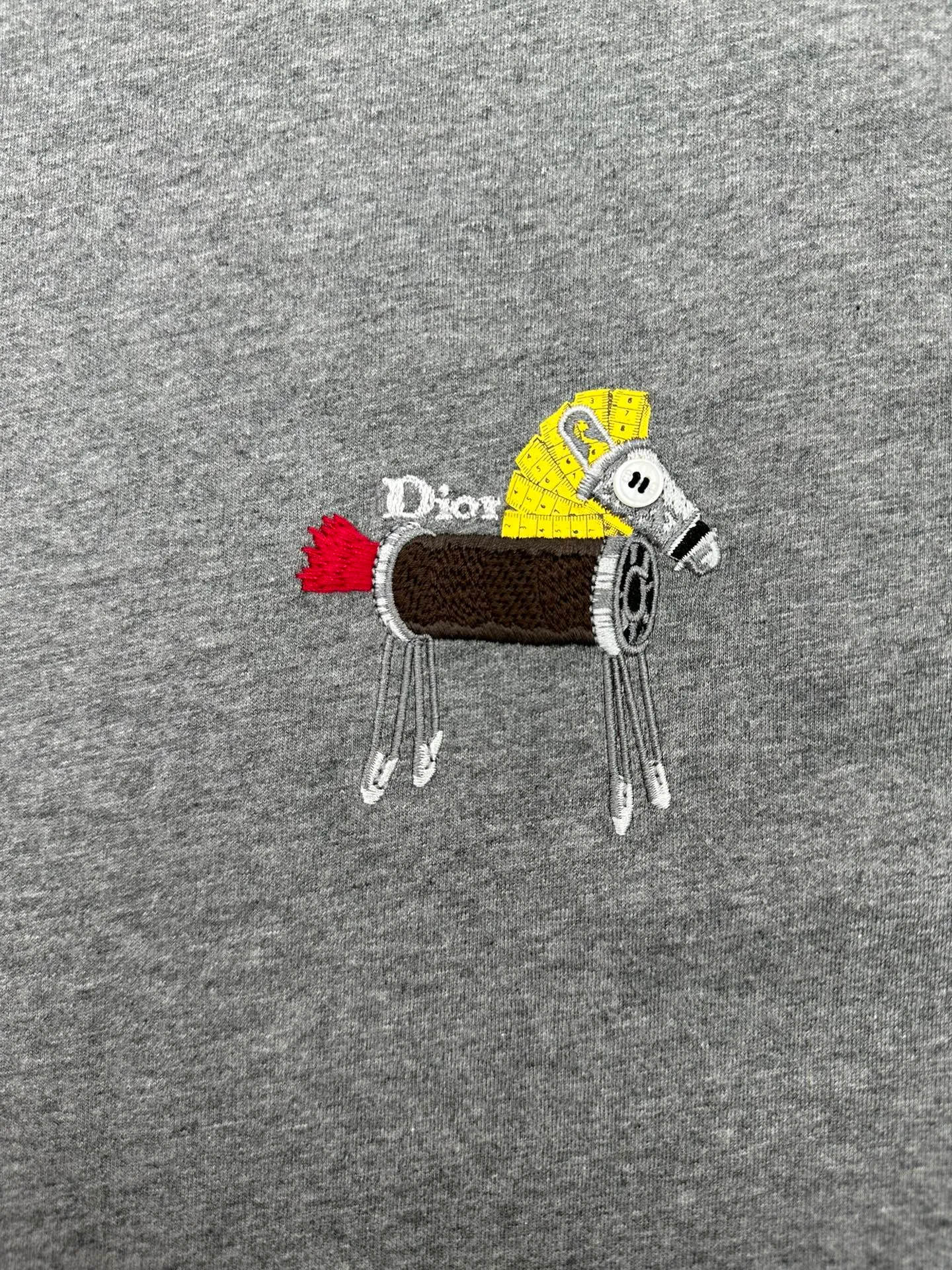 25ss New Arrival T Gray T Series ， ， ， 。 Gray ， Classic 。 Sizes：S.M.L.XL.