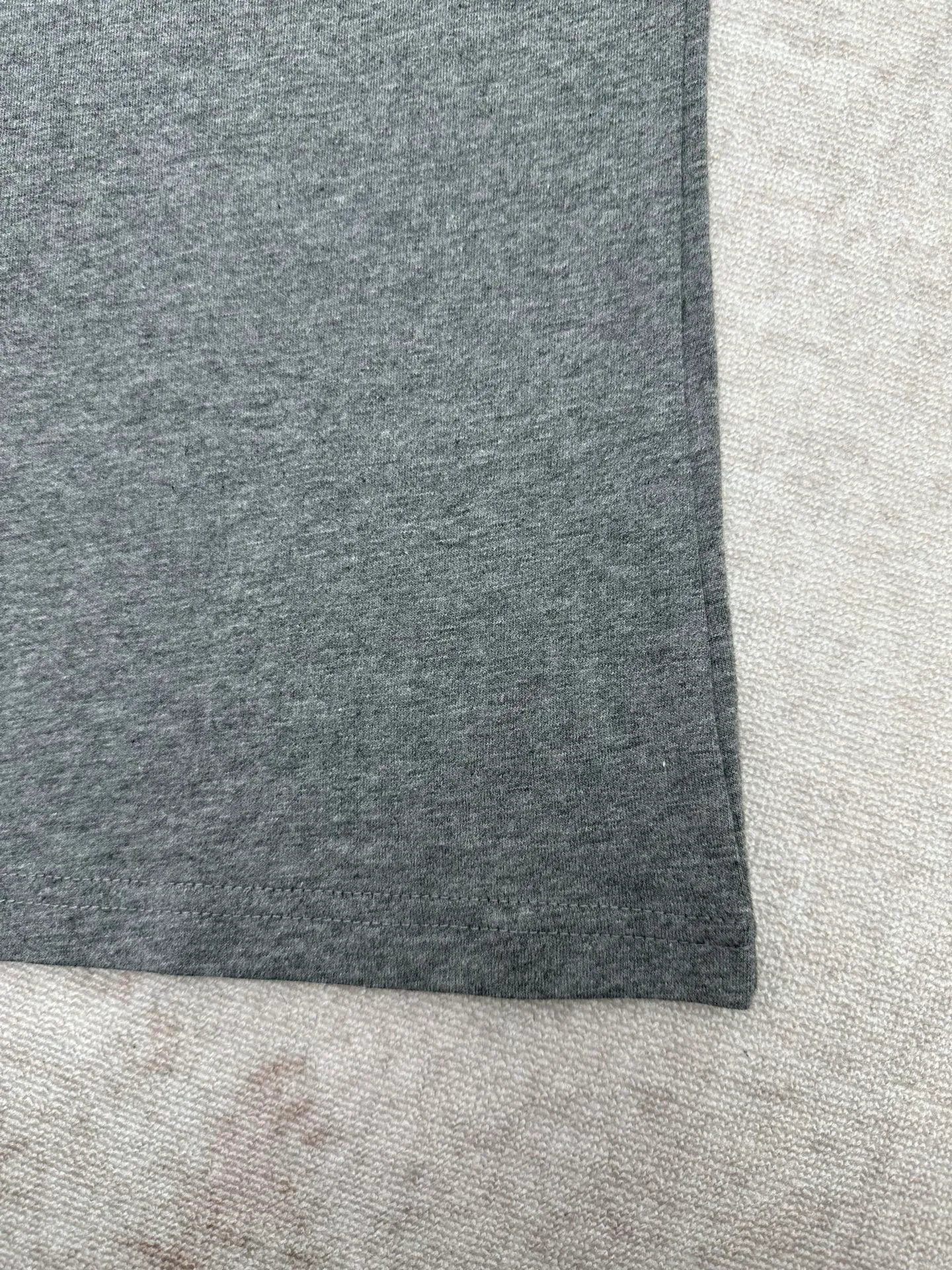 25ss New Arrival T Gray T Series ， ， ， 。 Gray ， Classic 。 Sizes：S.M.L.XL.