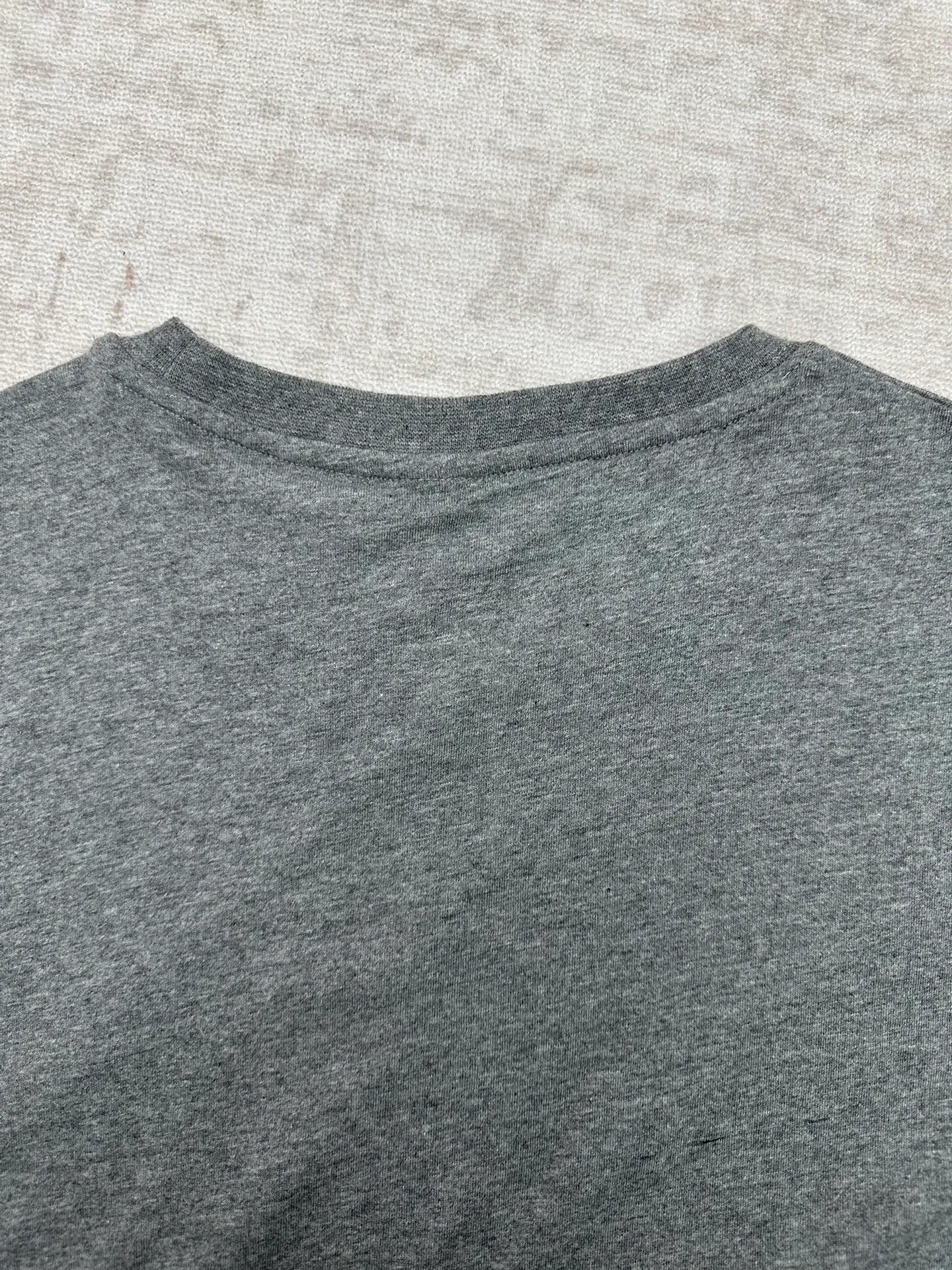 25ss New Arrival T Gray T Series ， ， ， 。 Gray ， Classic 。 Sizes：S.M.L.XL.