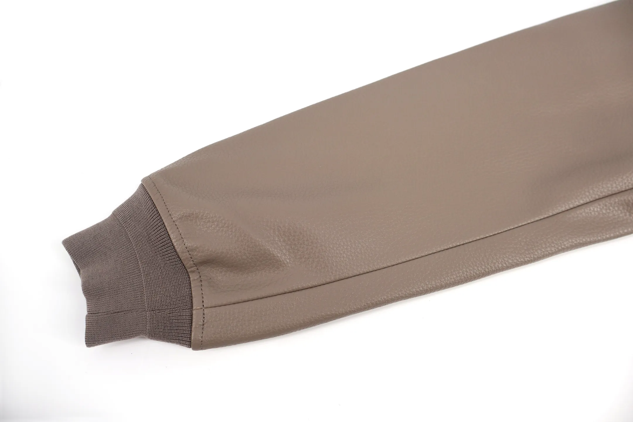 CD ， Premium ( )， ， ( ) ， logo ， Premium 《 )， Genuine Leather Wear-Resistant Breathable Genuine Leather lv ， ， Gray， lugo 。 。 Size:46-48-50-52