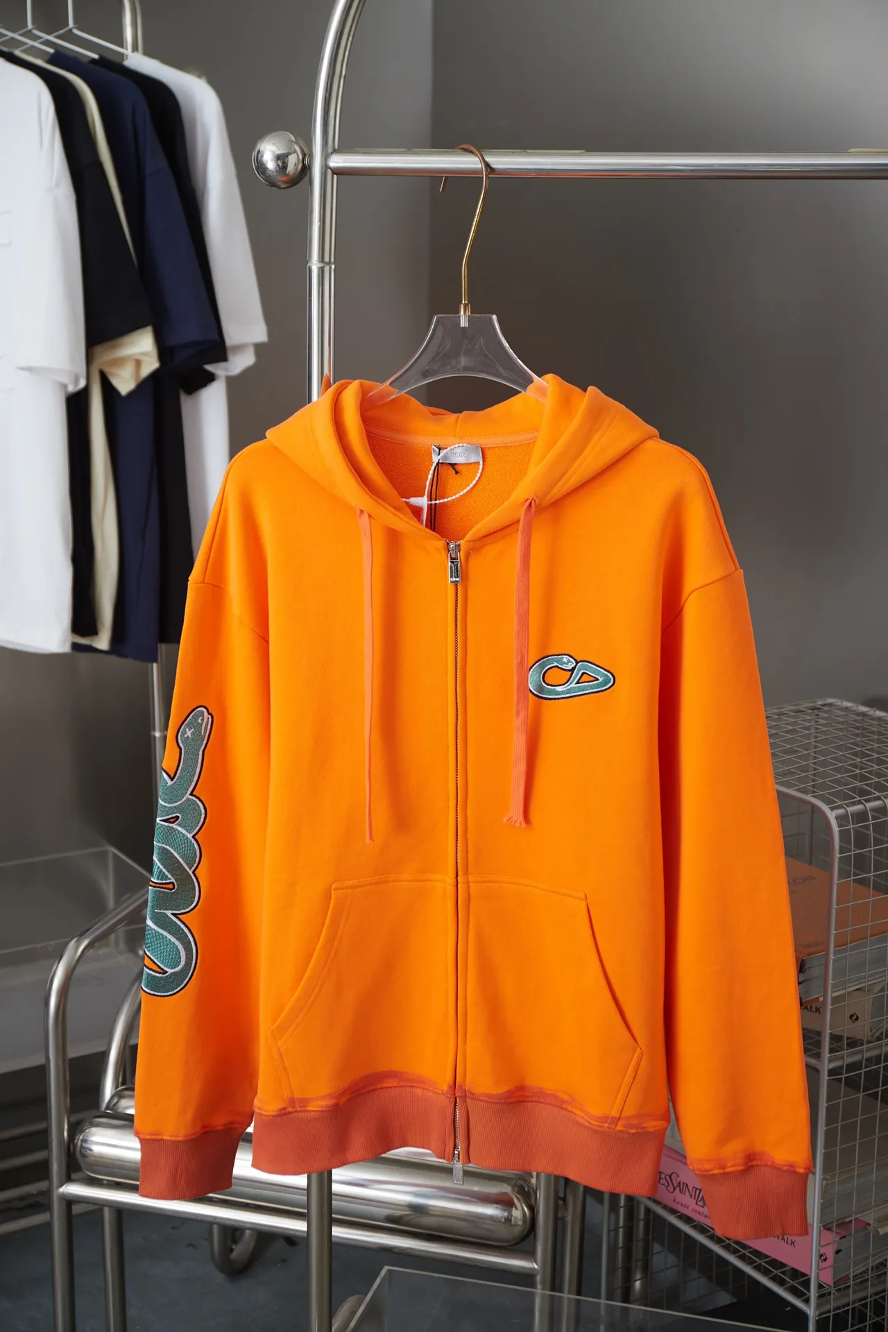 DIRO ：White/Orange Size：S M L XL