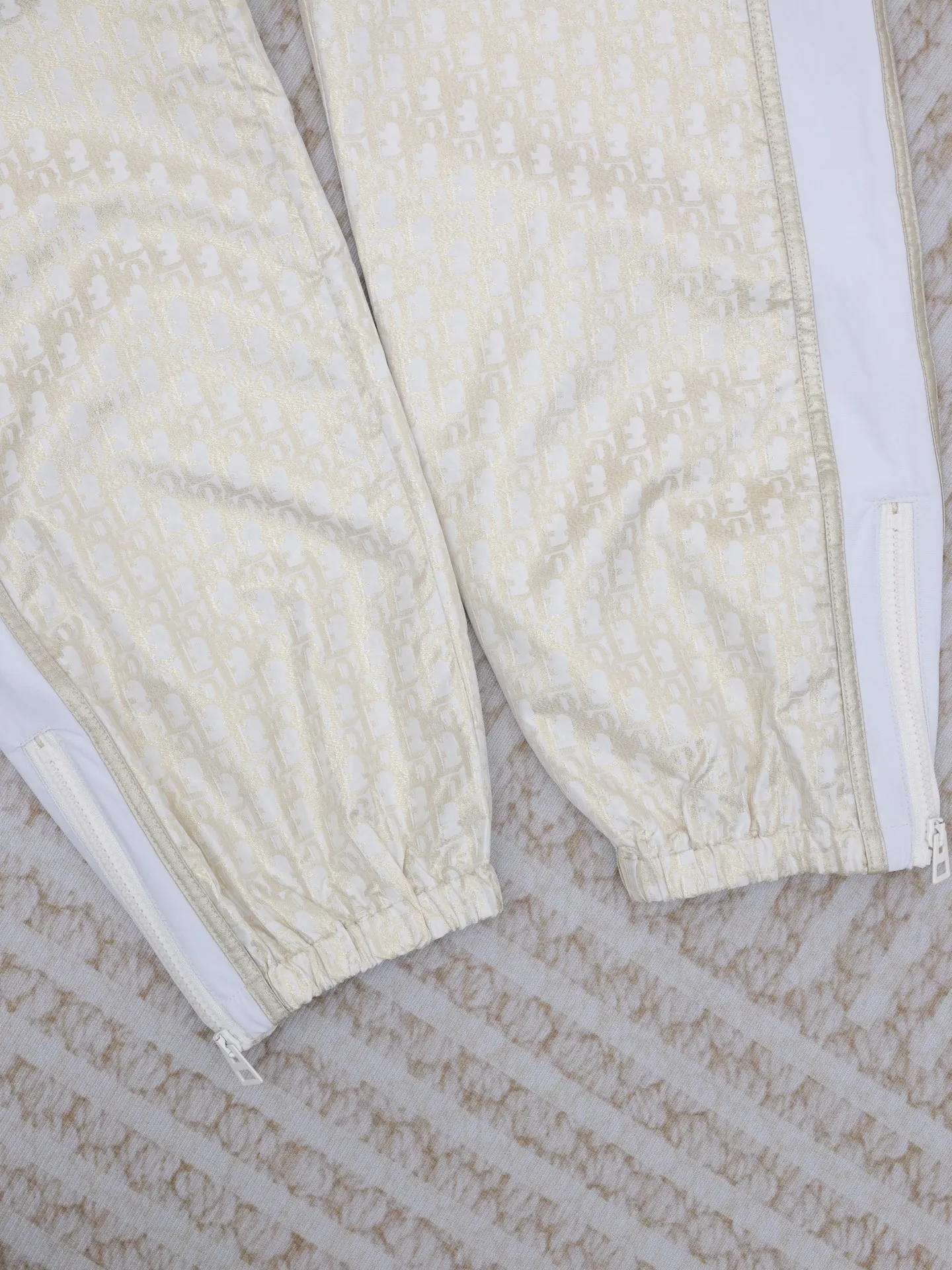 Dio 25ss New Arrival Classic Oblique Dio Classic 。 White Gold ， ， Christian Dio 。 ， Oblique ， 。 Size：S/M/L