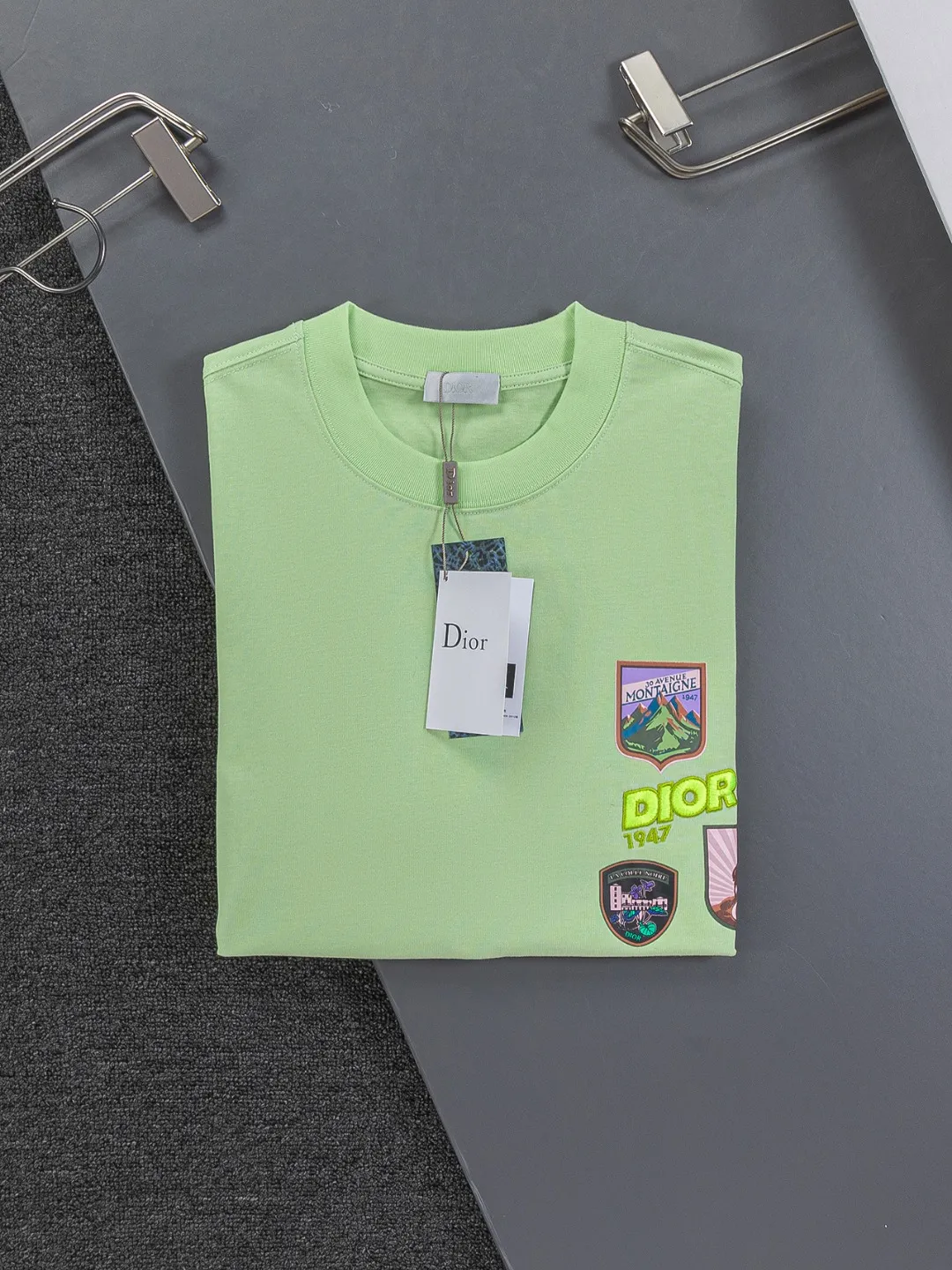 DIOR Dior dior CD S-XL CD 26ss Classic Classic Dior Mountain 🪡 logo Same Style t ， ， Series， Logo Classic Obliave ， s ， ， obliqve ， v ， ， y …… ， ， Dior ！ ， ， ， Breathable ~ ！！ Same Style！ : Black White Green Size：S-XL ： S： 50- 56- 70 M： 52- 57- 72 L： 54- 59- 74 XL： 56- 62- 76