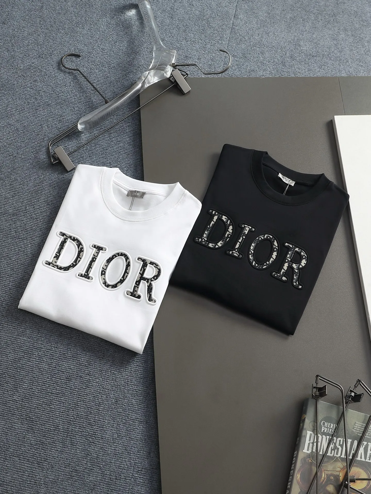 DIOR CD Logo ， Retro Same Style T Versatile : White Black Size：XS~L