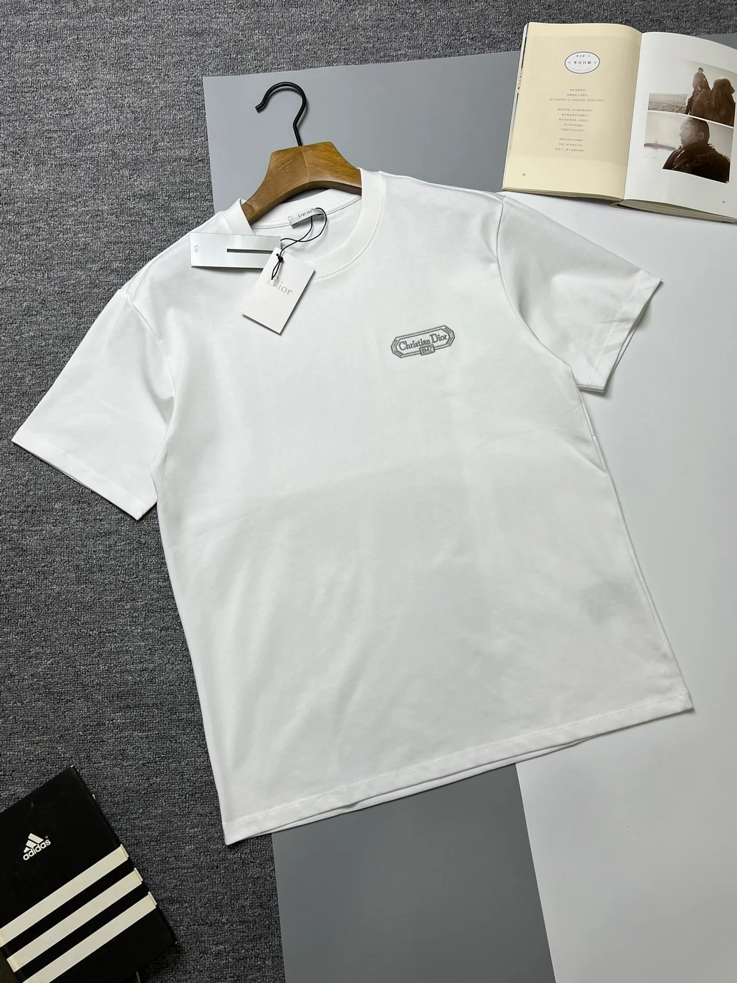 Dior LOGO ， Retro Same Style T Versatile : Black White