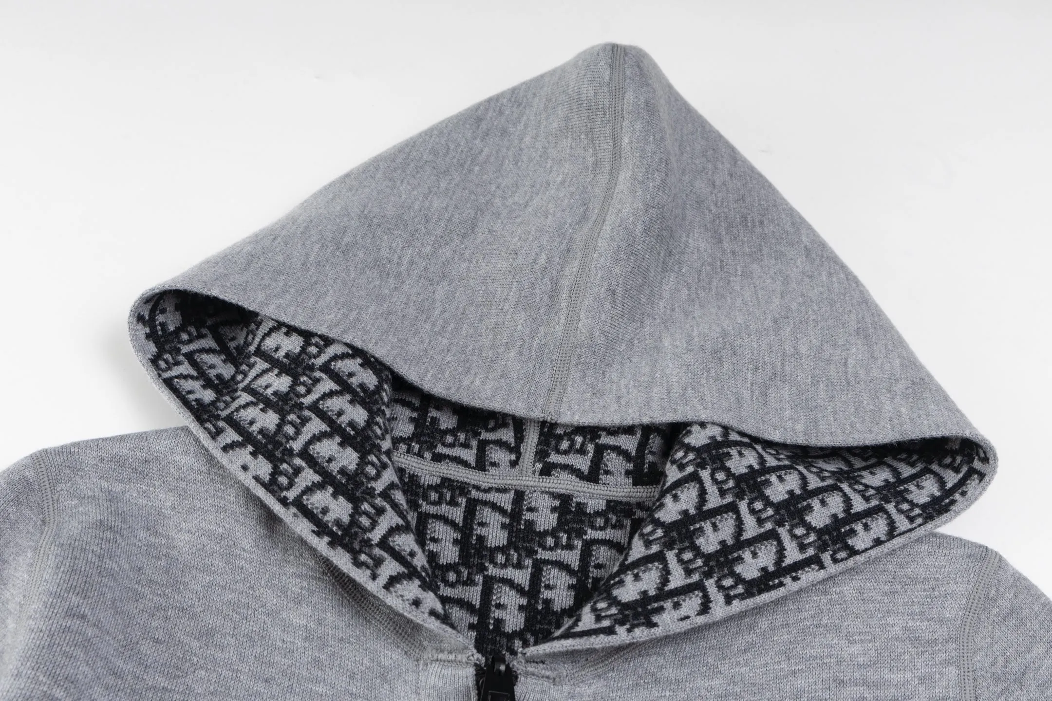 【 】 CD 25FW 31,000 ， ， 。 ， ： Gray， Oblique ， Cistian ， 。 ， ， 。 ， 。 ， 。 。 ， 。 Size:S/M/L/XL/XXL